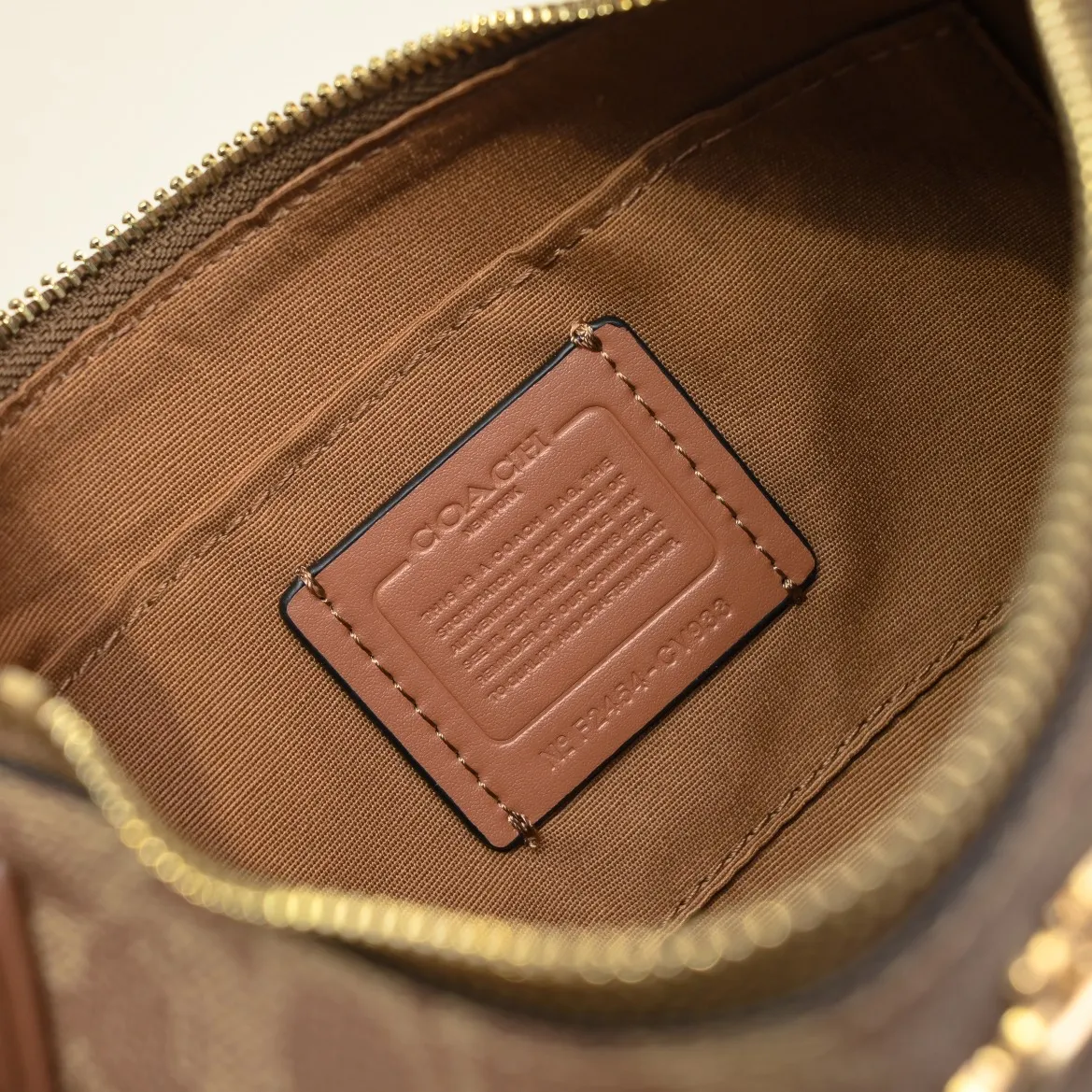 P260 [Top original order] Style number: CV993 Size: 24.5*15.5*7.5cm