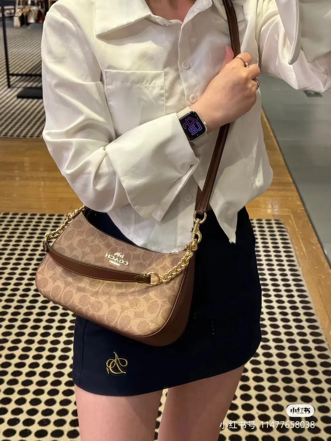 P260 [Top original order] Style number: CV993 Size: 24.5*15.5*7.5cm