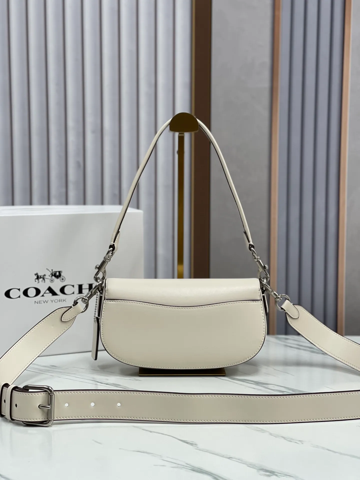 Batch 440💰coach/Coach new women's saddle bag model CU032 shoulder crossbody handbag HARLEY23 retro camellia lock bag armpit bag size: 22*13*5