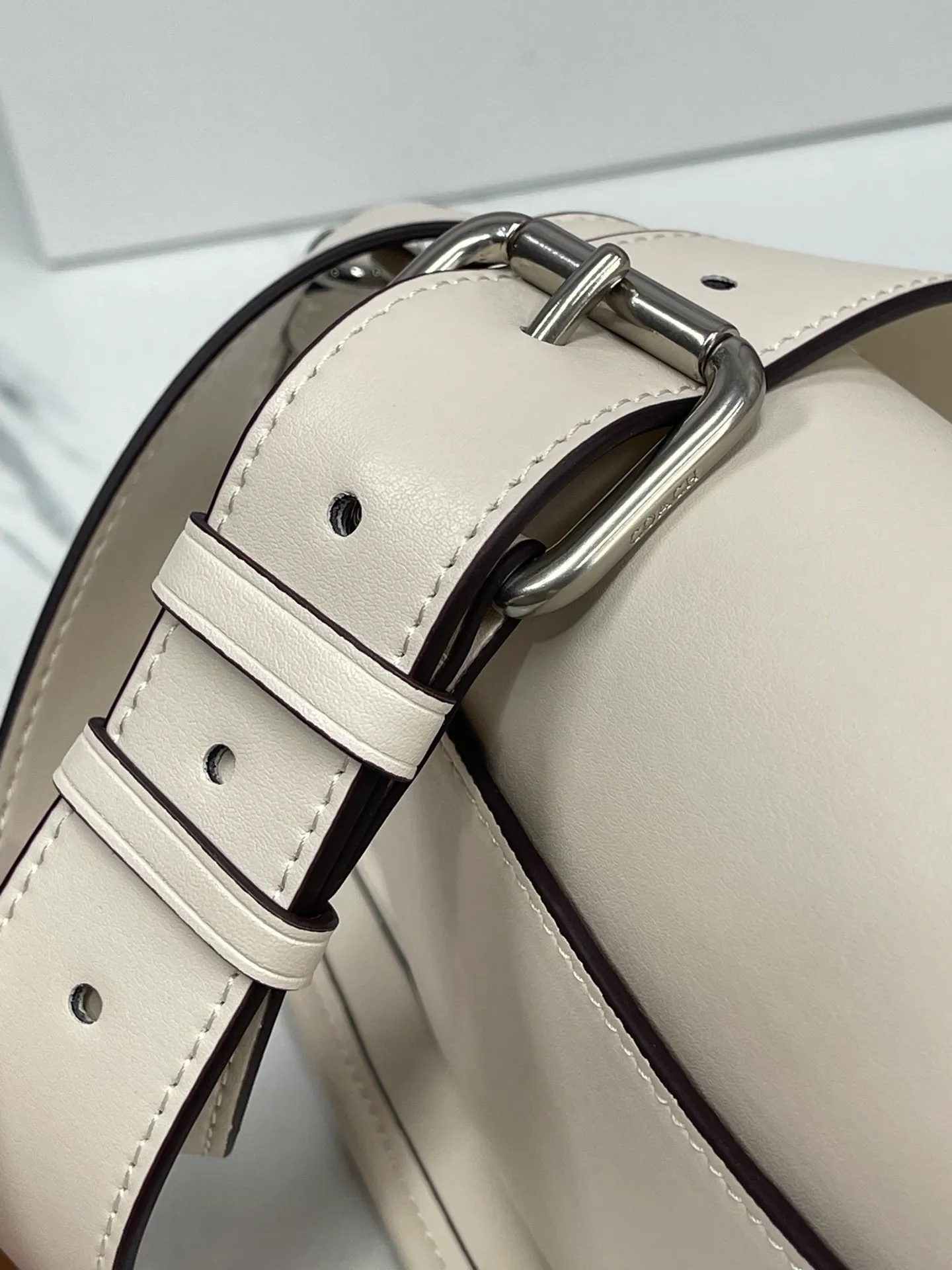 Batch 440💰coach/Coach new women's saddle bag model CU032 shoulder crossbody handbag HARLEY23 retro camellia lock bag armpit bag size: 22*13*5