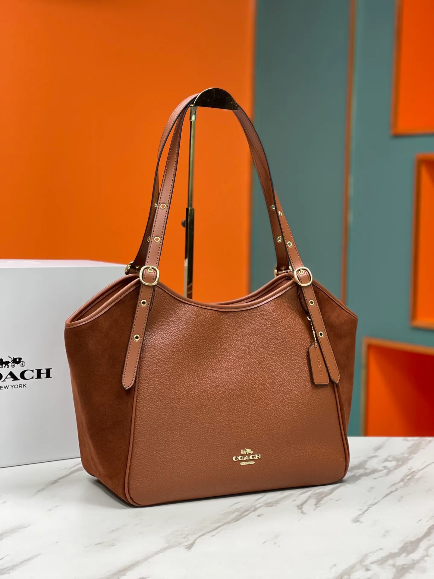 Top original order, batch 460💰COACH/Coach new model | New product model CM075 Nina tote bag with office bag. It is suitable for Jimei commuting in the office. It is very versatile and classic. It has a large capacity and can easily accommodate all office needs. Size 36/29/16