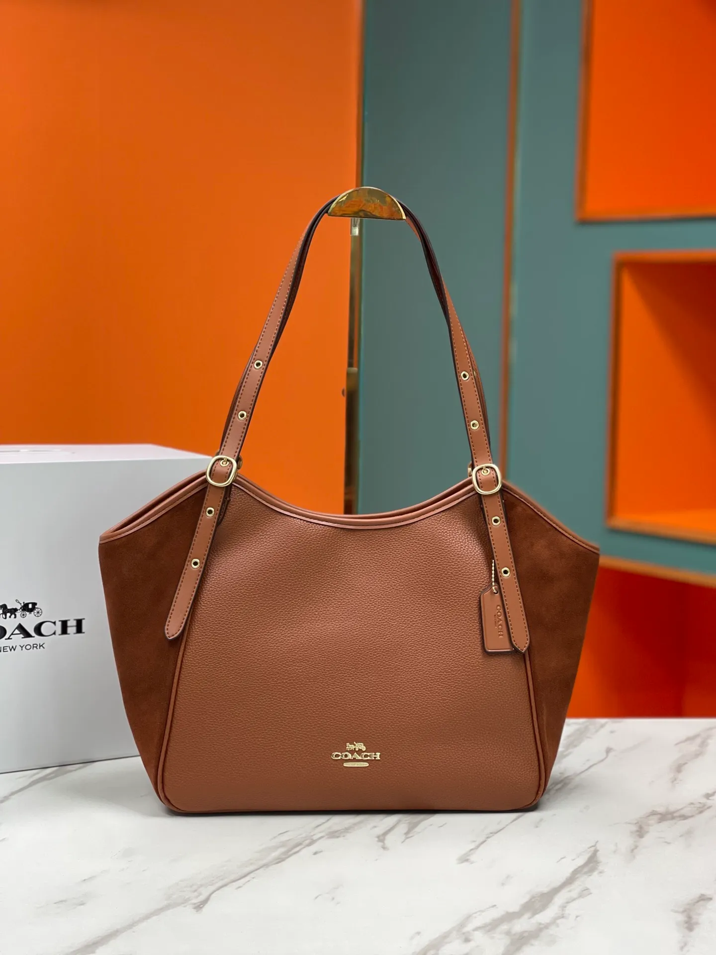 Top original order, batch 460💰COACH/Coach new model | New product model CM075 Nina tote bag with office bag. It is suitable for Jimei commuting in the office. It is very versatile and classic. It has a large capacity and can easily accommodate all office needs. Size 36/29/16