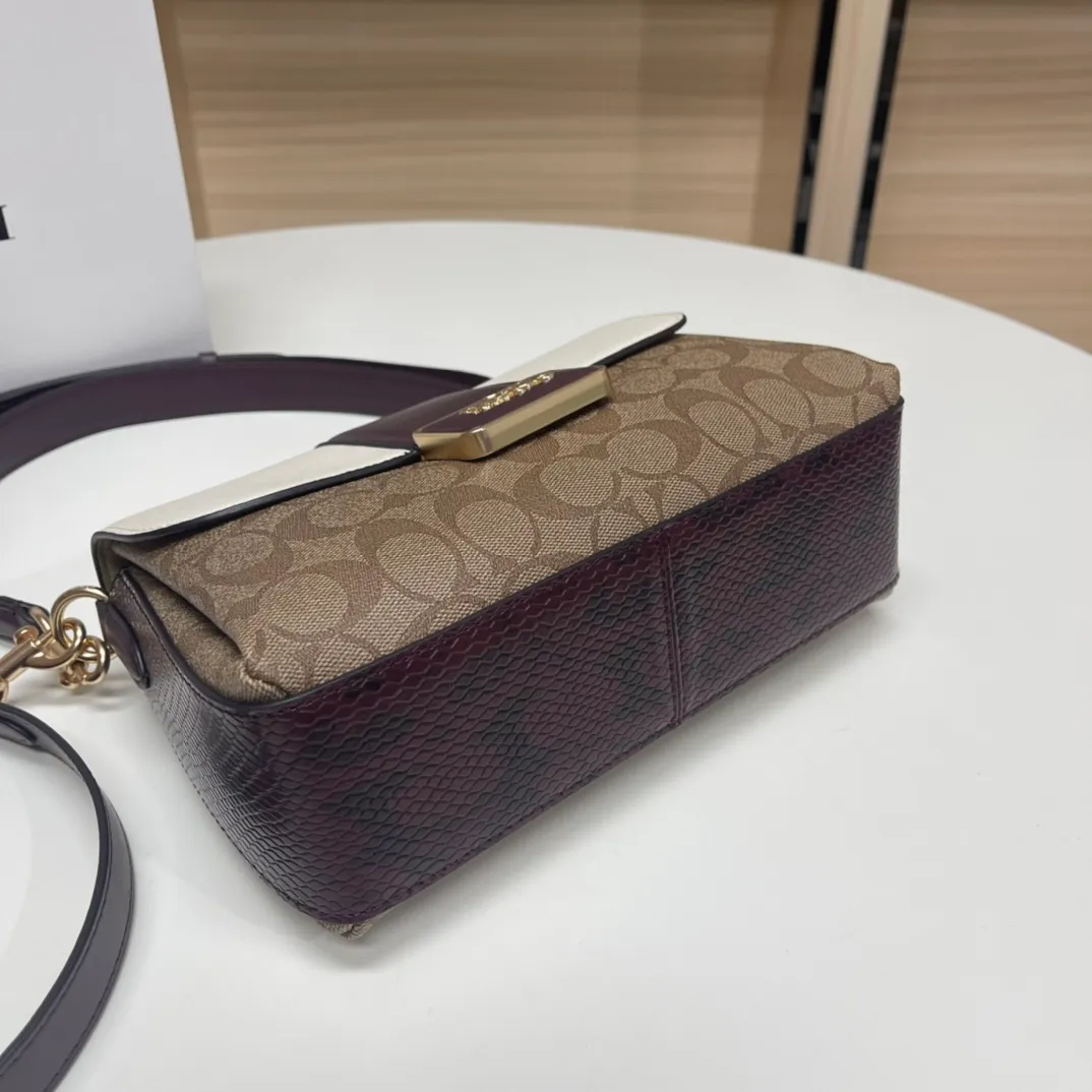 Batch 480💰COACH counter synchronization outlet new GRACE flip shoulder crossbody bag for women, model CC068 size: 26*16*8.5