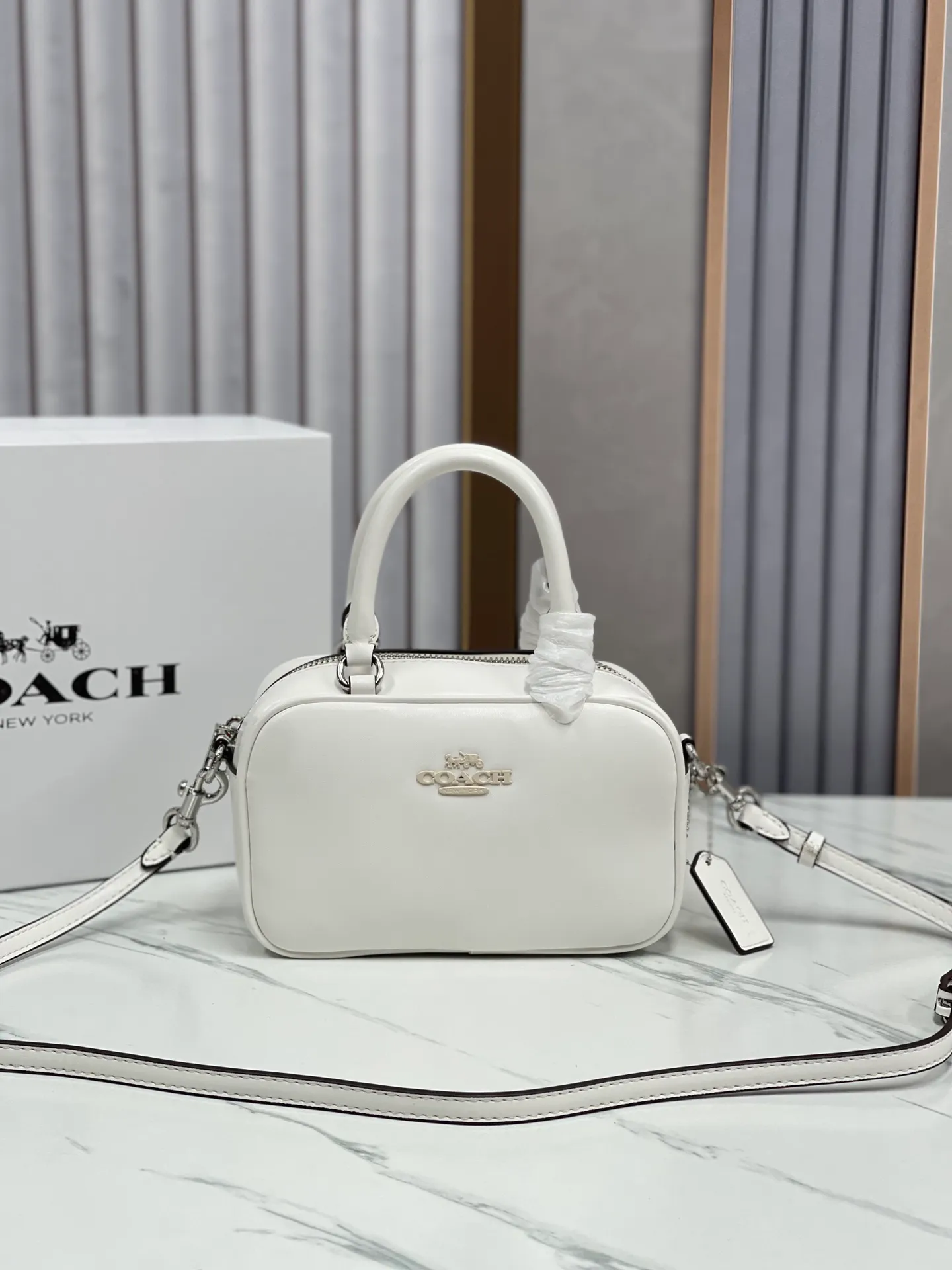 P390¥💰coach/Coach’s new June model Andrea is really not to be missed. CT768 Andrea series is so beautiful! Simple and fashionable, versatile and practical! It’s great whether for personal use or as a gift! Size 21/11/7.