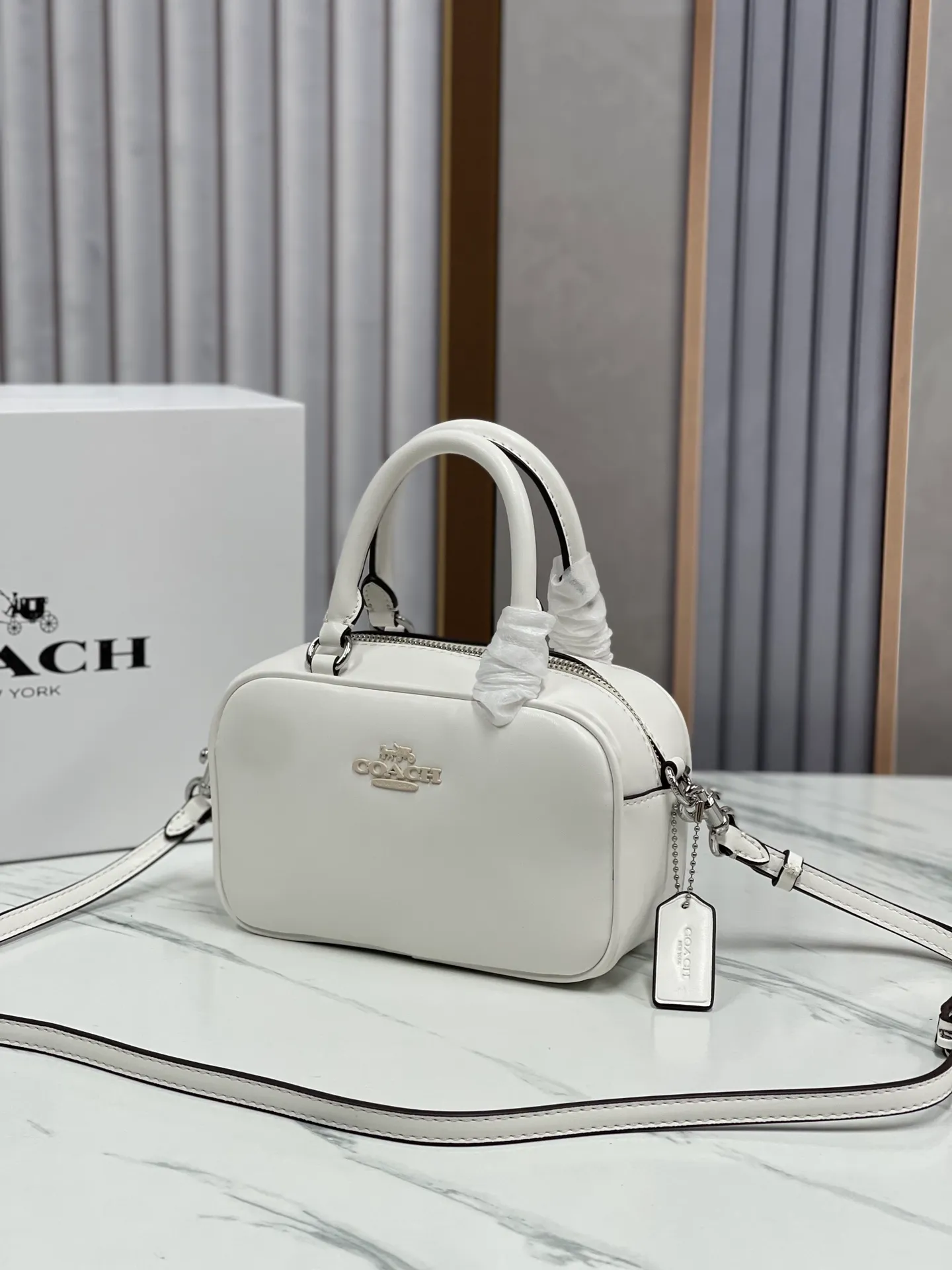 P390¥💰coach/Coach’s new June model Andrea is really not to be missed. CT768 Andrea series is so beautiful! Simple and fashionable, versatile and practical! It’s great whether for personal use or as a gift! Size 21/11/7.