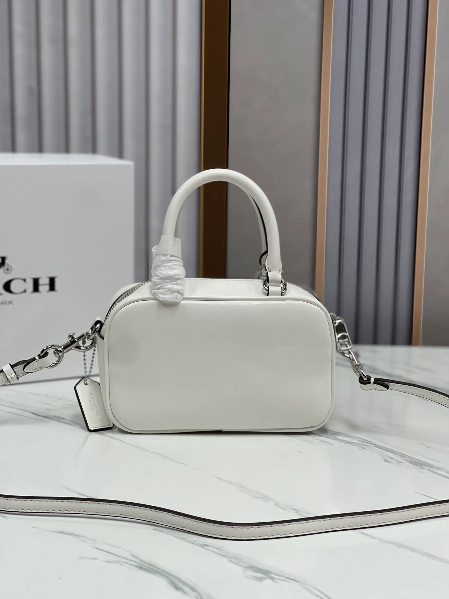 P390¥💰coach/Coach’s new June model Andrea is really not to be missed. CT768 Andrea series is so beautiful! Simple and fashionable, versatile and practical! It’s great whether for personal use or as a gift! Size 21/11/7.