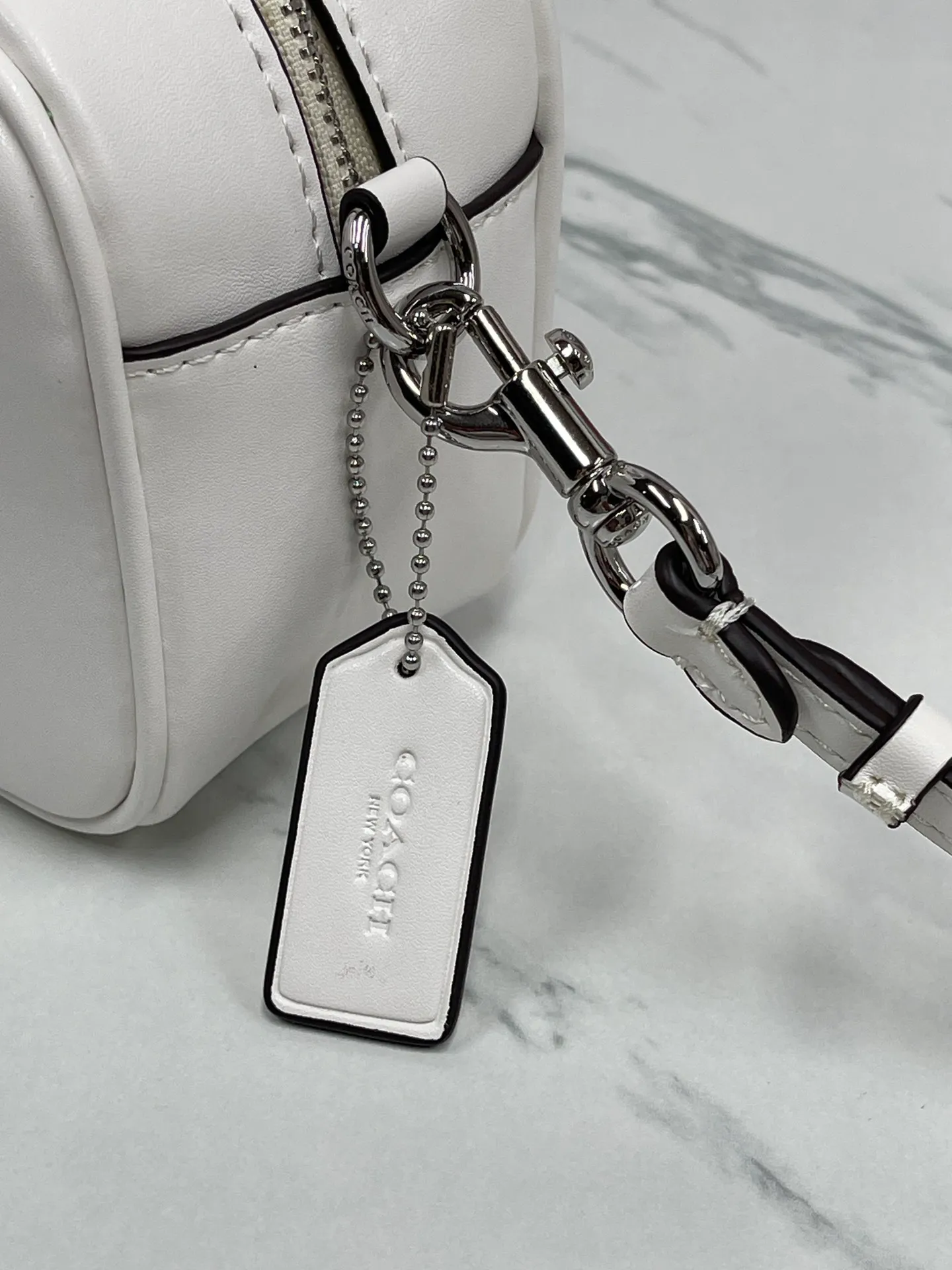 P390¥💰coach/Coach’s new June model Andrea is really not to be missed. CT768 Andrea series is so beautiful! Simple and fashionable, versatile and practical! It’s great whether for personal use or as a gift! Size 21/11/7.