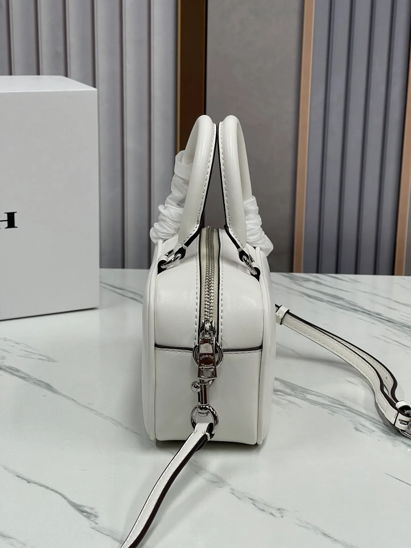 P390¥💰coach/Coach’s new June model Andrea is really not to be missed. CT768 Andrea series is so beautiful! Simple and fashionable, versatile and practical! It’s great whether for personal use or as a gift! Size 21/11/7.