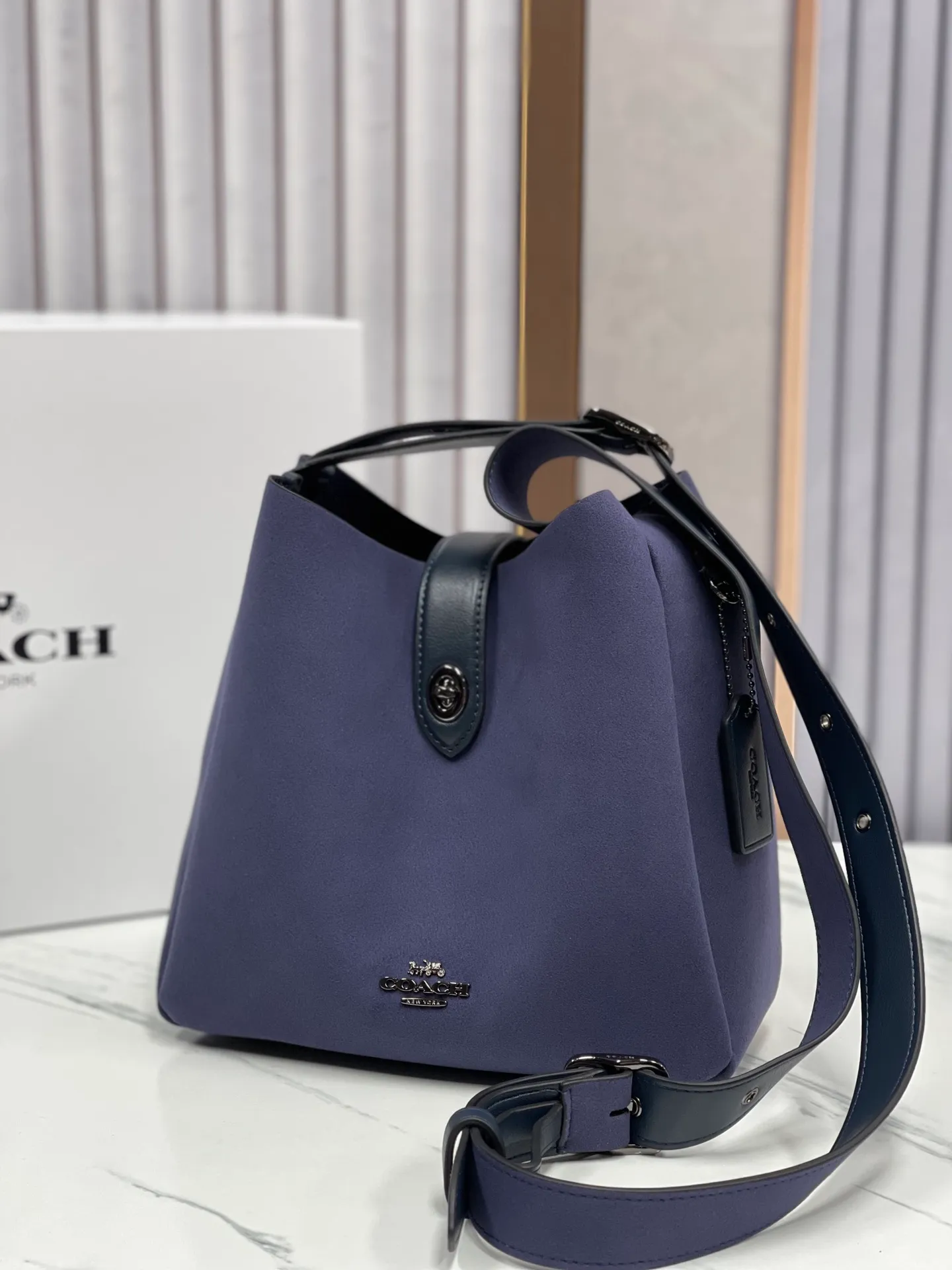 Top original order, batch 400💰Coach’s October new product Hadley is simply amazing. Classic C print, fashionable and versatile. Whether it is carried on the shoulder or cross-body, you can easily control various styles. How can you miss such a good product? Hadley Shoulder Bag Model No.: CW002 CW003 CW004 Size: 25-22-8cm
