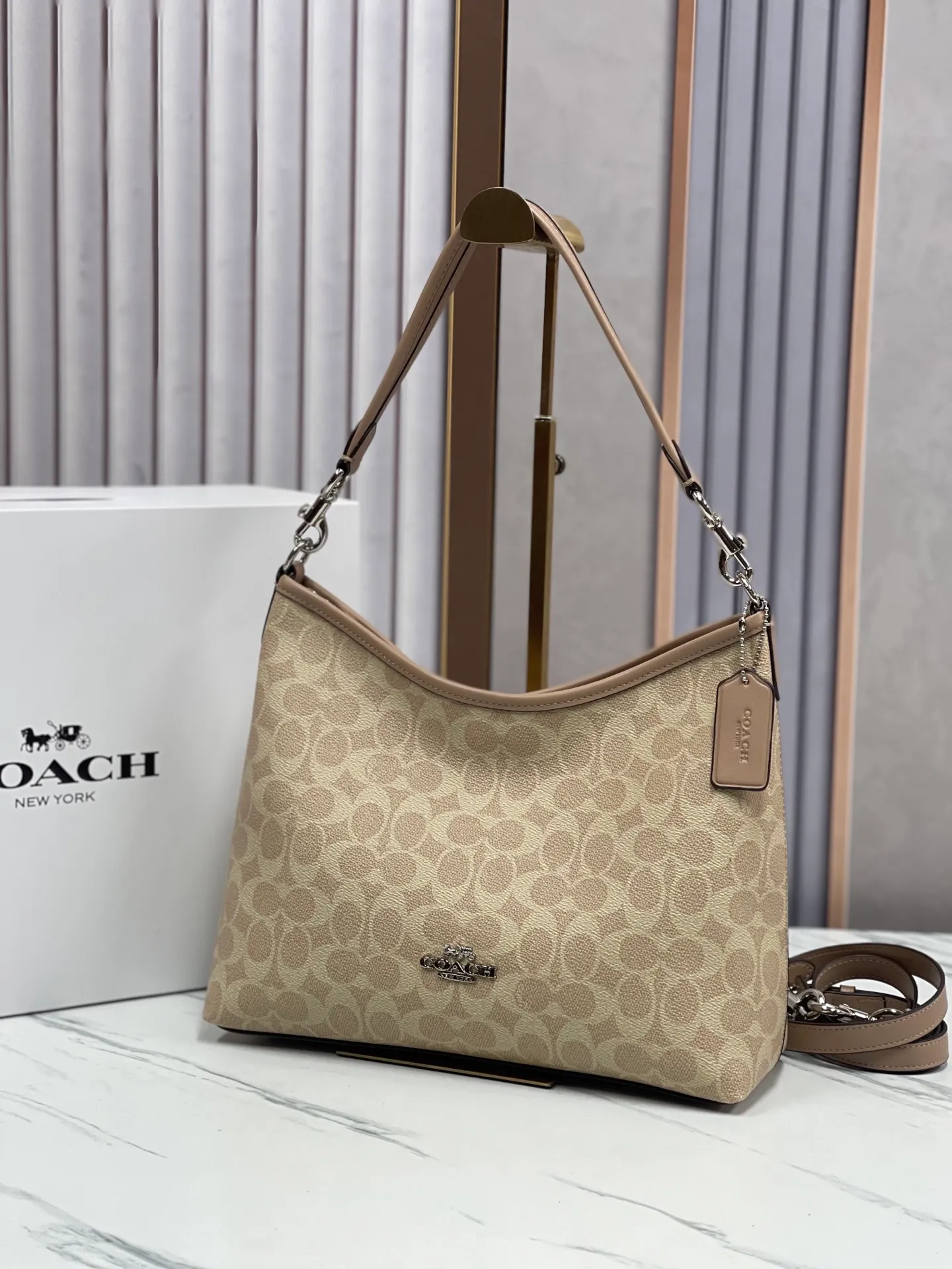 Top original order, batch 420💰Koujia counter synchronization. New underarm bag Laurela single shoulder crossbody portable hobo bag Style number: CV975 Size: 28-18-11cm