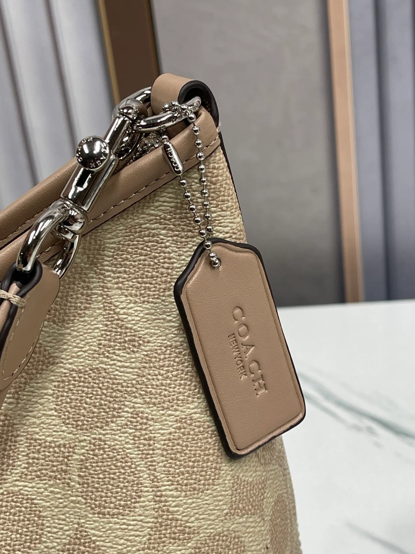 Top original order, batch 420💰Koujia counter synchronization. New underarm bag Laurela single shoulder crossbody portable hobo bag Style number: CV975 Size: 28-18-11cm