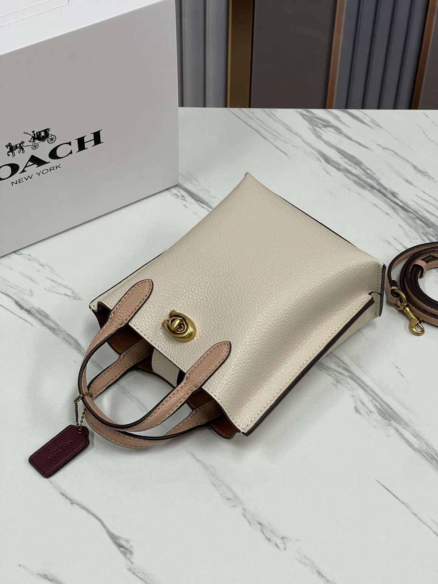 Batch 400💰Coach/Coach new counter 2024 CR676 CR675 new Willow tote bag mini size pebbled full cowhide, the bag has compartments and small girls can completely handle it, size: 16.5