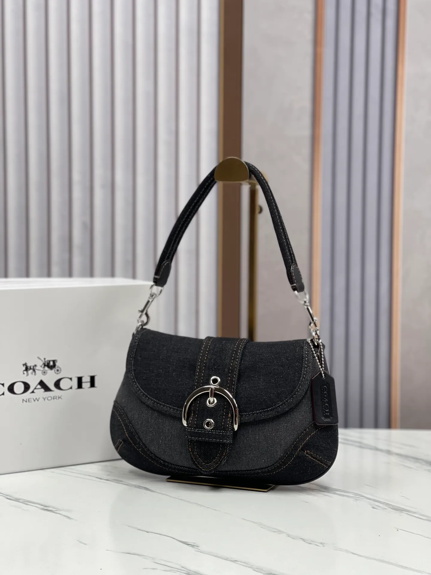Batch 480💰Coach/Coach’s new Soho model CR737 armpit bag. This pea bag looks so good, it’s American retro, and you can’t miss the must-have second-hand bag type for hot girls. 26×18,