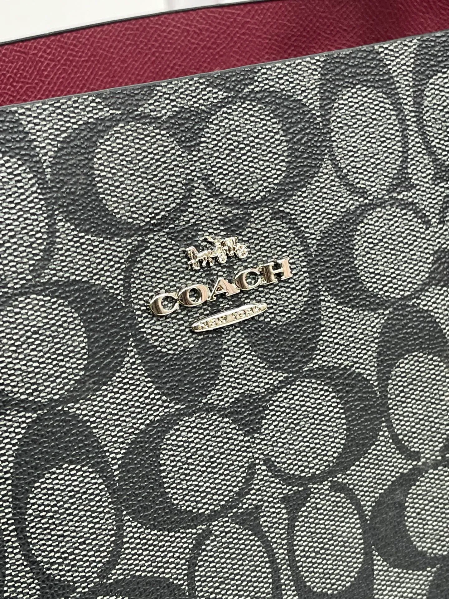 Top original order batch 440¥ Coach counter model mollie tote series, model 1665 New tote bag, the latest style, with compartments and zippers, convenient and private, it will make you consciously classify and load. New bag appearance, large capacity, original opening. Size approximately 34/13/28,