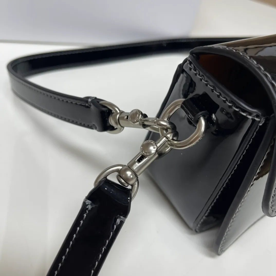 Top original order batch 480💰Coach/Coach new NEw new baguette bag Studio 20 patent leather! [Rose] model cE761 new baguette bag patent leather mirror bag, Studio20 girl bright eye I like it~ the red and black are very atmospheric This patent leather has a good texture and the gloss is not ordinary Size 20/10/6.5[Fireworks][Fireworks]