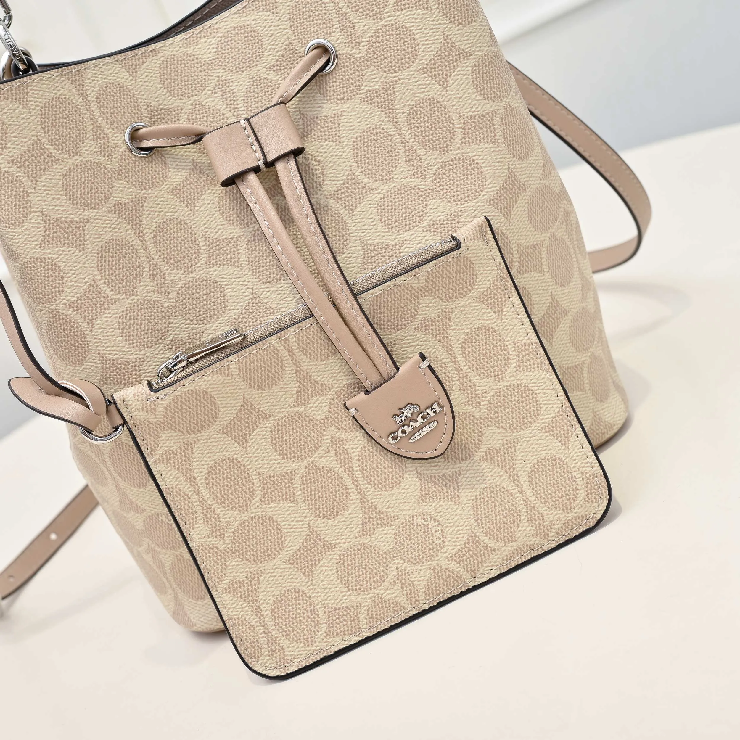 P380 [Top original order] Style number: CBH07 Size: 21.5*21.5*14cm
