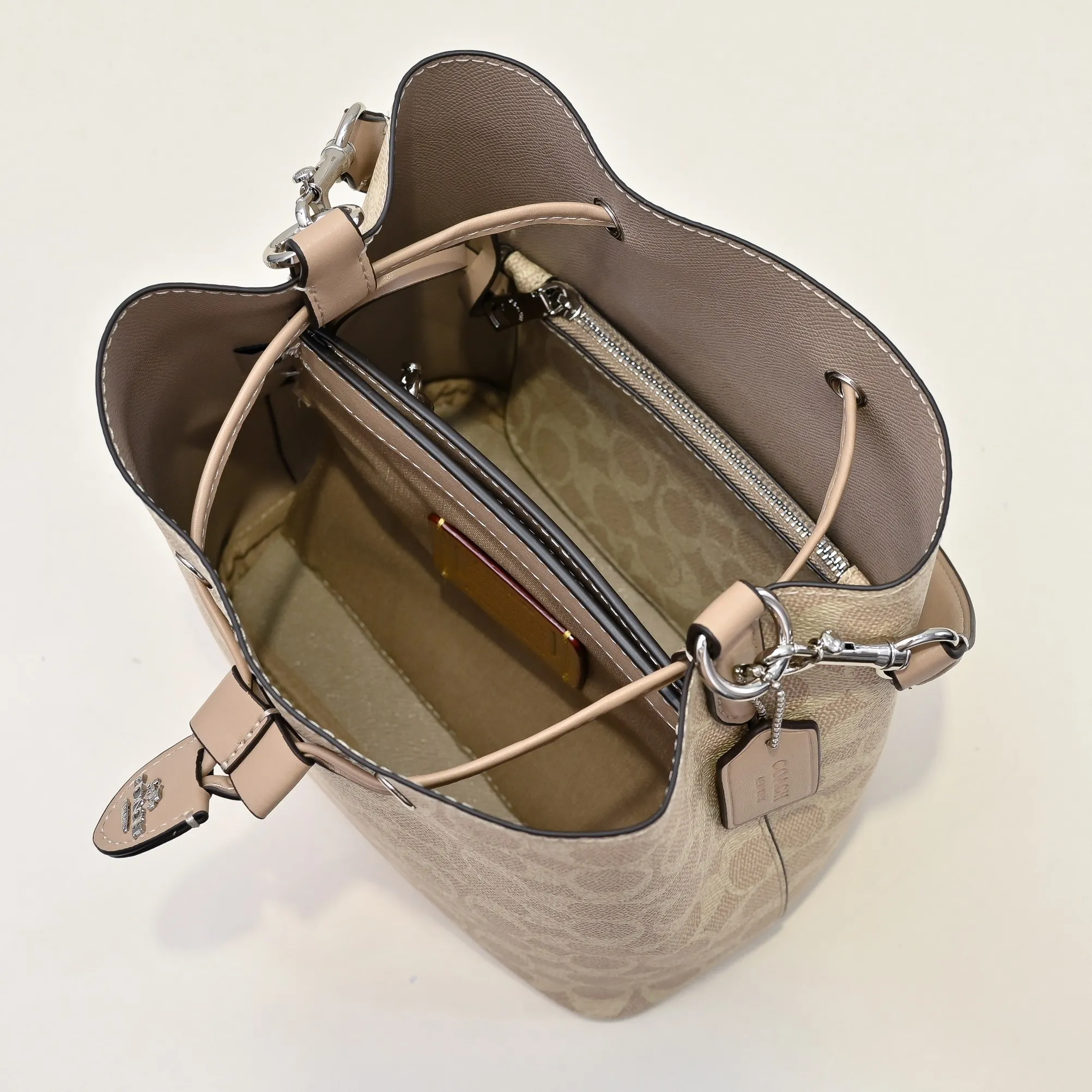 P380 [Top original order] Style number: CBH07 Size: 21.5*21.5*14cm