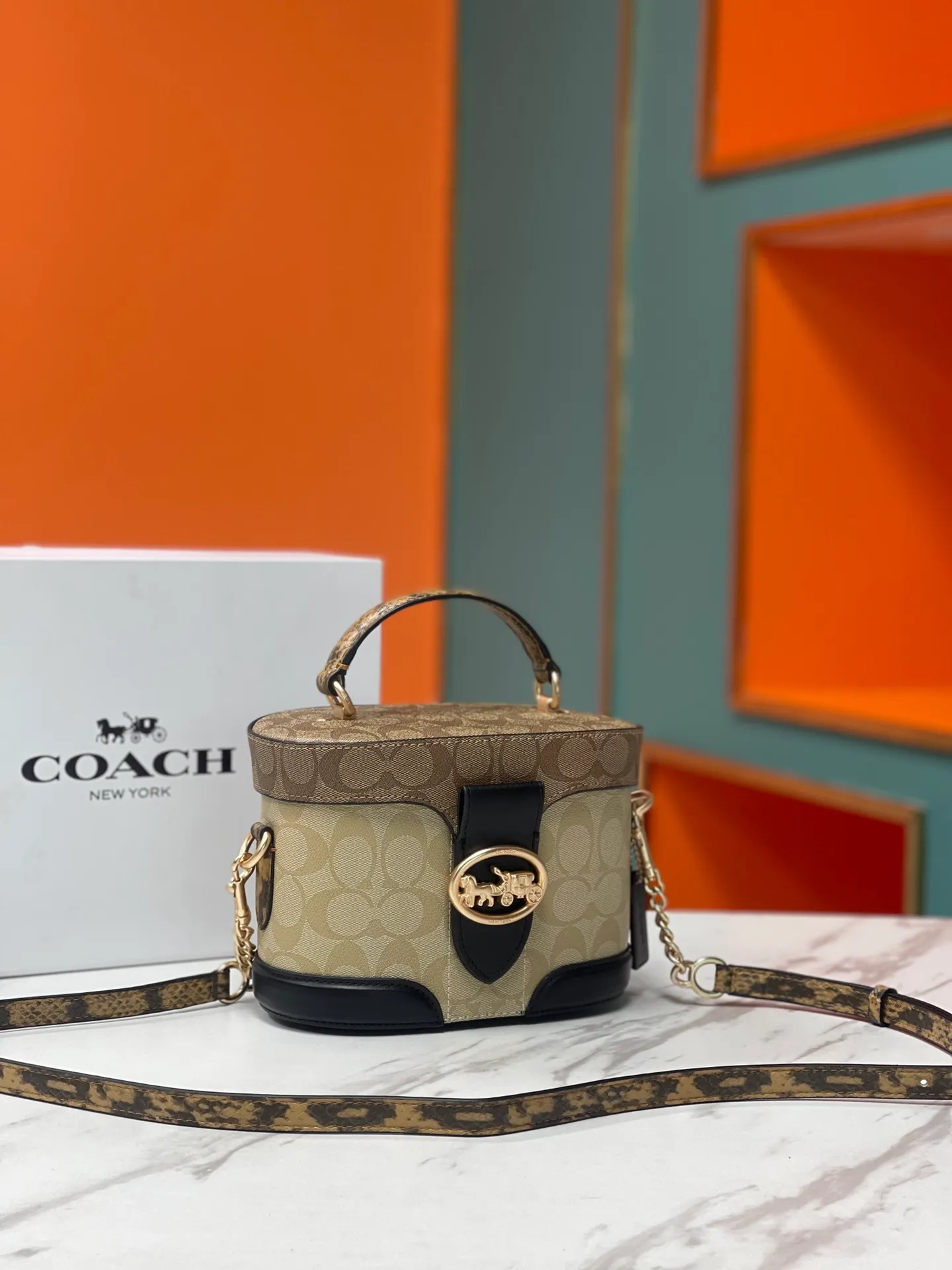 Top original order batch 480💰 coach/Coach new model💃model 5504 cosmetic bag presbyopic splicing style. Fashionable and versatile. Fresh and cute. Dimensions: width 20X height 14X11.5. 🌸