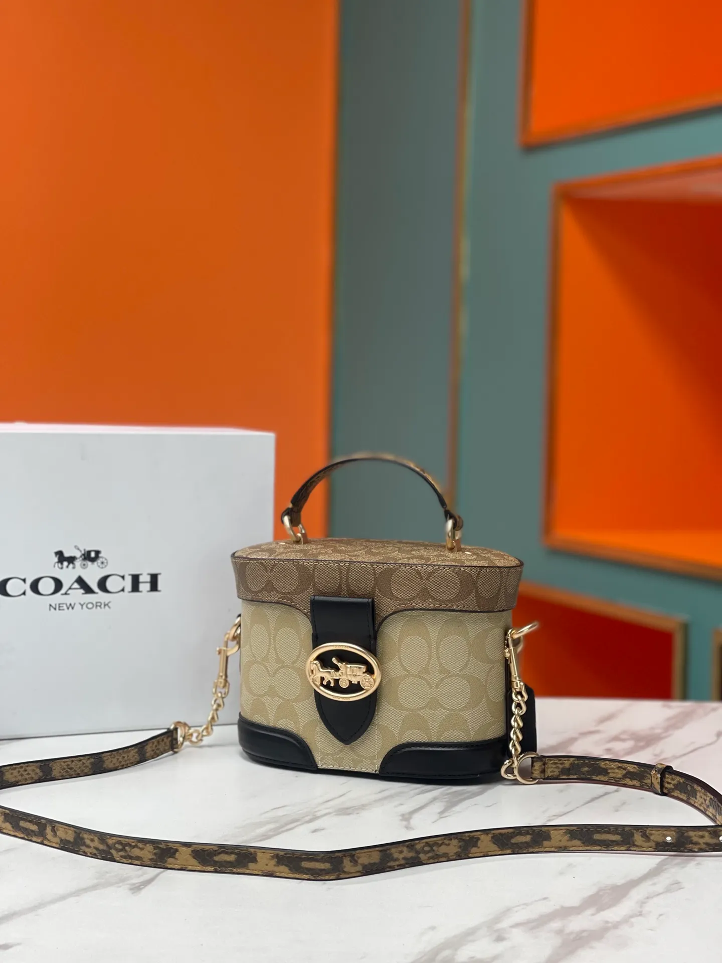 Top original order batch 480💰 coach/Coach new model💃model 5504 cosmetic bag presbyopic splicing style. Fashionable and versatile. Fresh and cute. Dimensions: width 20X height 14X11.5. 🌸