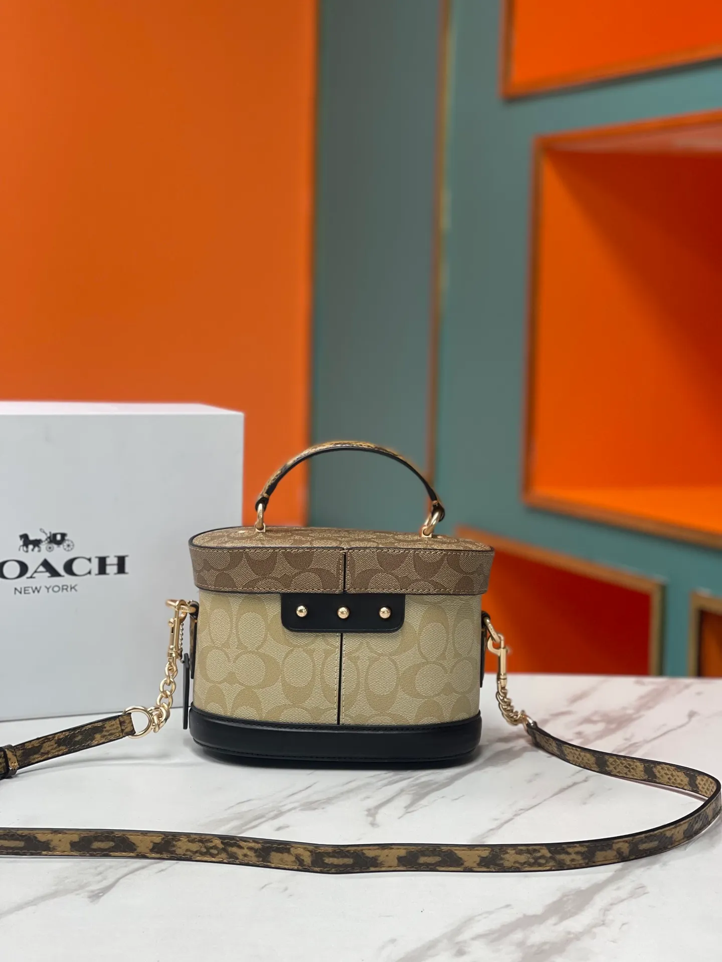 Top original order batch 480💰 coach/Coach new model💃model 5504 cosmetic bag presbyopic splicing style. Fashionable and versatile. Fresh and cute. Dimensions: width 20X height 14X11.5. 🌸