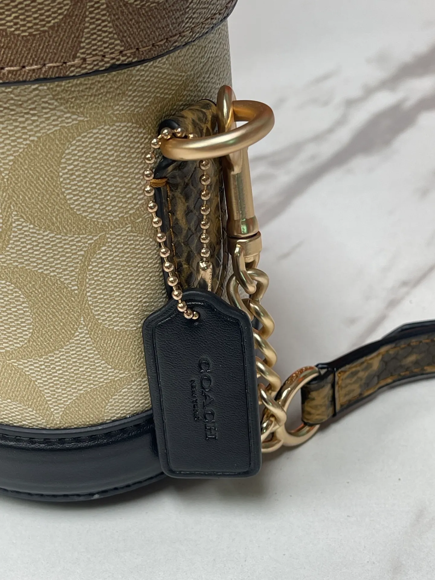 Top original order batch 480💰 coach/Coach new model💃model 5504 cosmetic bag presbyopic splicing style. Fashionable and versatile. Fresh and cute. Dimensions: width 20X height 14X11.5. 🌸