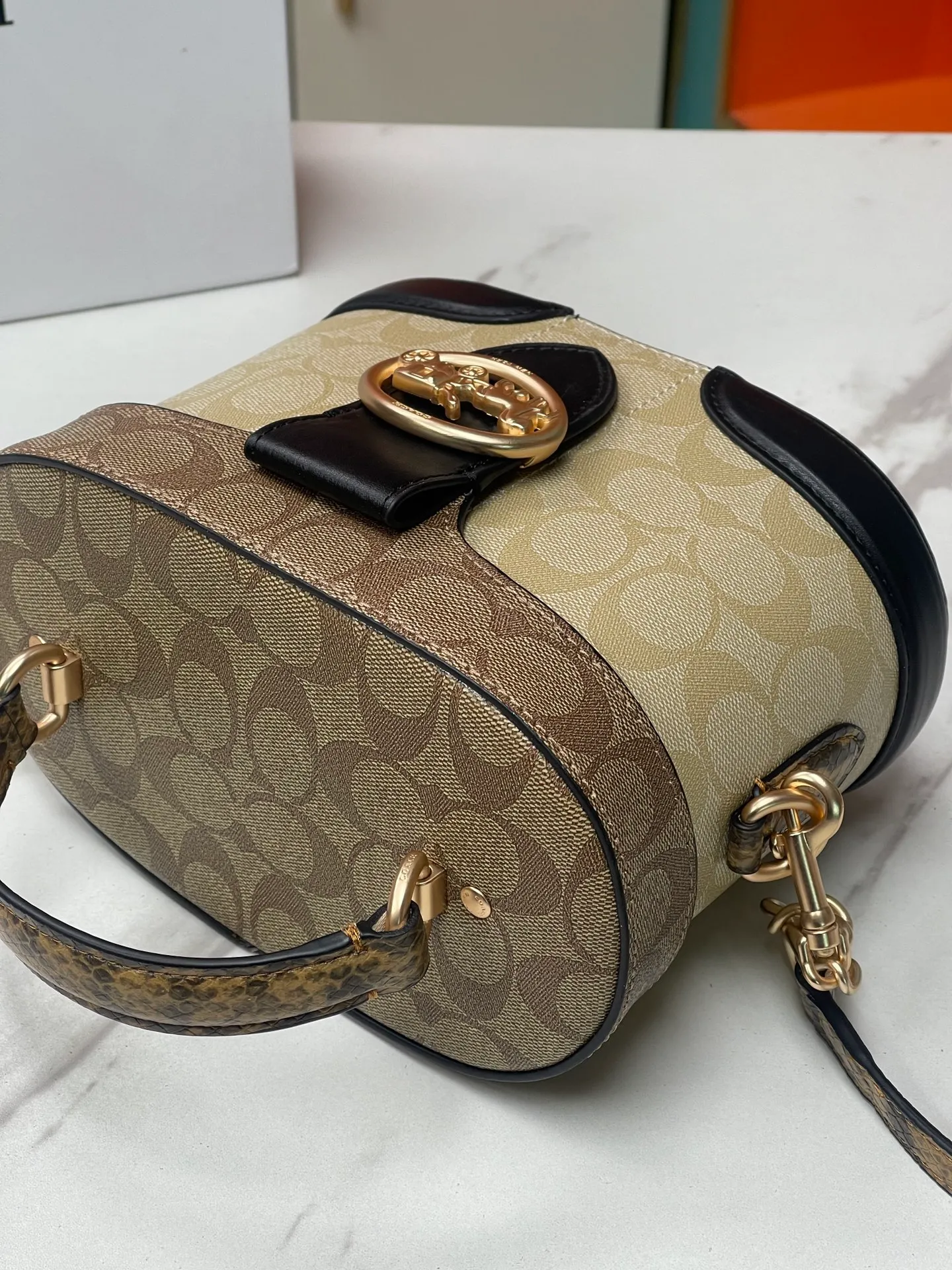 Top original order batch 480💰 coach/Coach new model💃model 5504 cosmetic bag presbyopic splicing style. Fashionable and versatile. Fresh and cute. Dimensions: width 20X height 14X11.5. 🌸