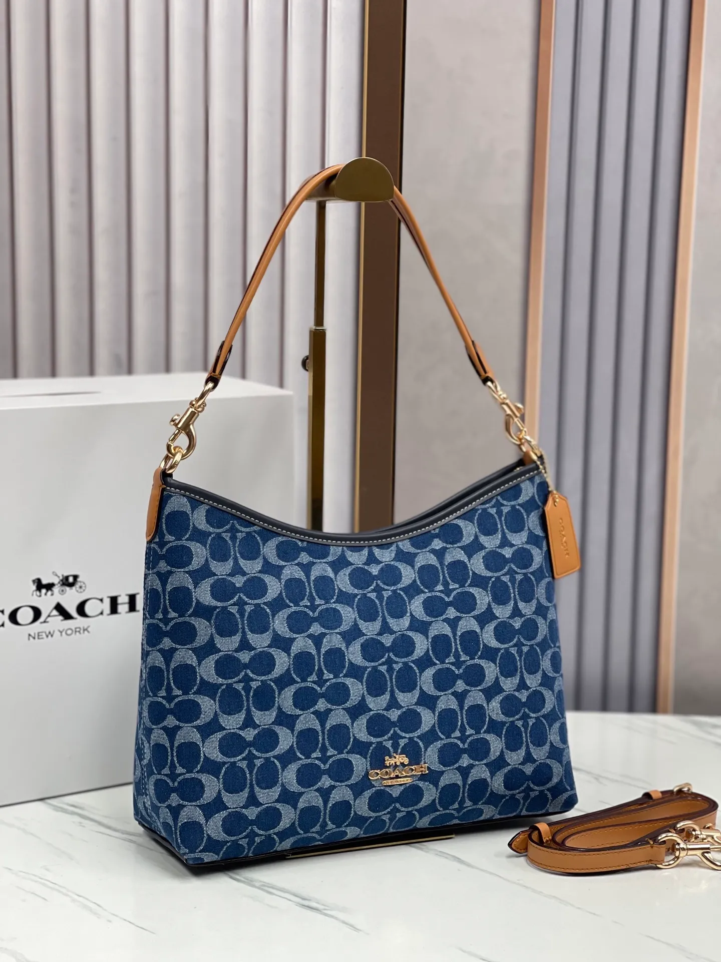 Top original order, batch 420💰Koujia counter synchronization. New underarm bag Laurela single shoulder crossbody portable hobo bag Style number: CY702 Size: 28-18-11cm