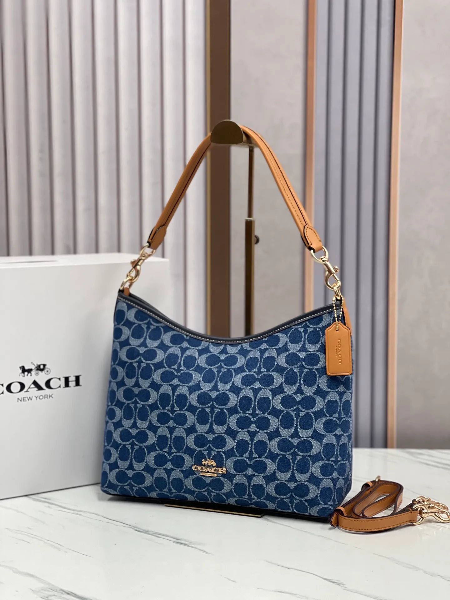 Top original order, batch 420💰Koujia counter synchronization. New underarm bag Laurela single shoulder crossbody portable hobo bag Style number: CY702 Size: 28-18-11cm