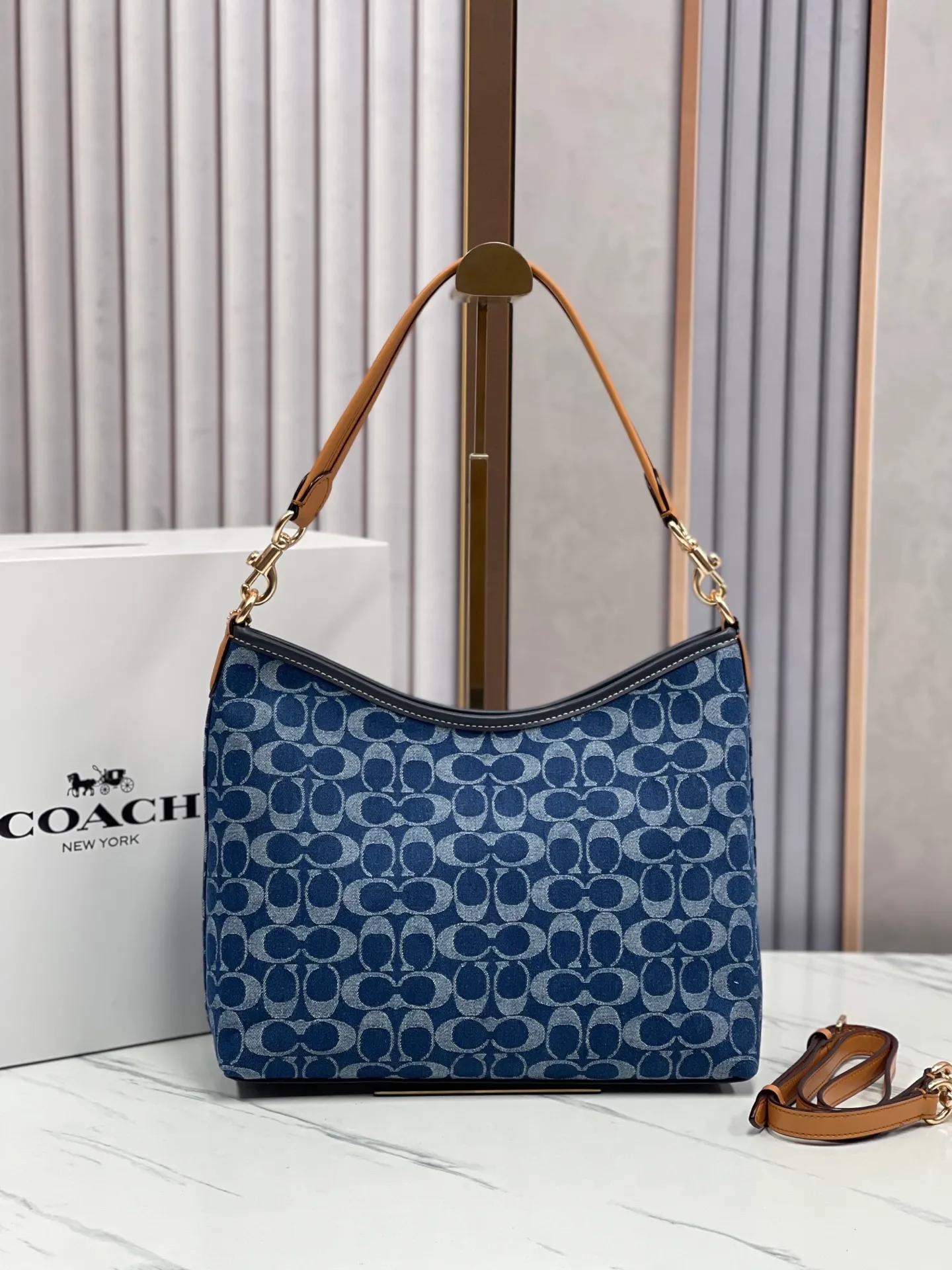 Top original order, batch 420💰Koujia counter synchronization. New underarm bag Laurela single shoulder crossbody portable hobo bag Style number: CY702 Size: 28-18-11cm