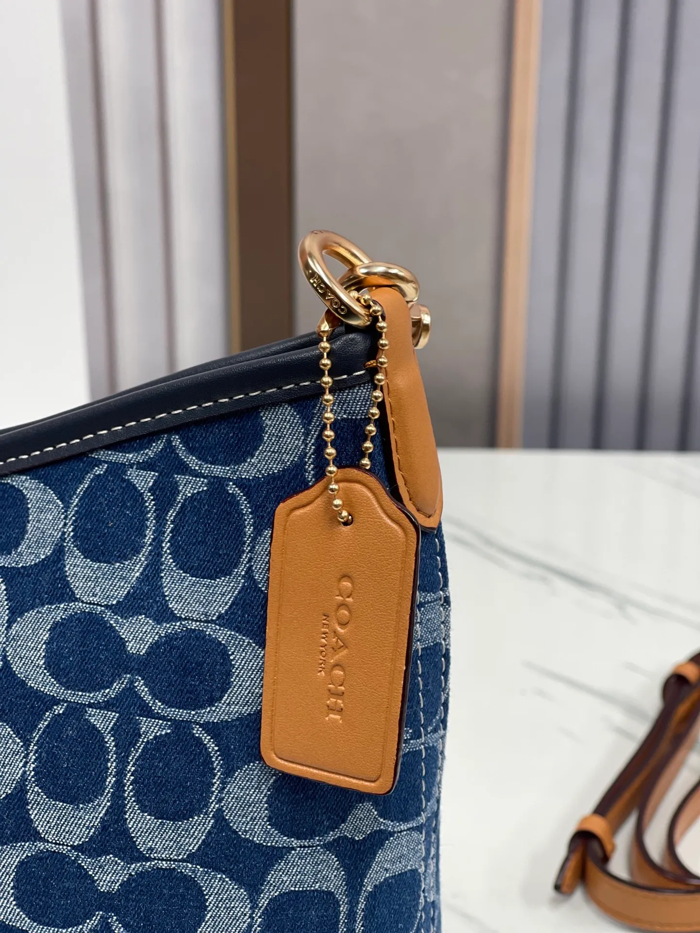 Top original order, batch 420💰Koujia counter synchronization. New underarm bag Laurela single shoulder crossbody portable hobo bag Style number: CY702 Size: 28-18-11cm
