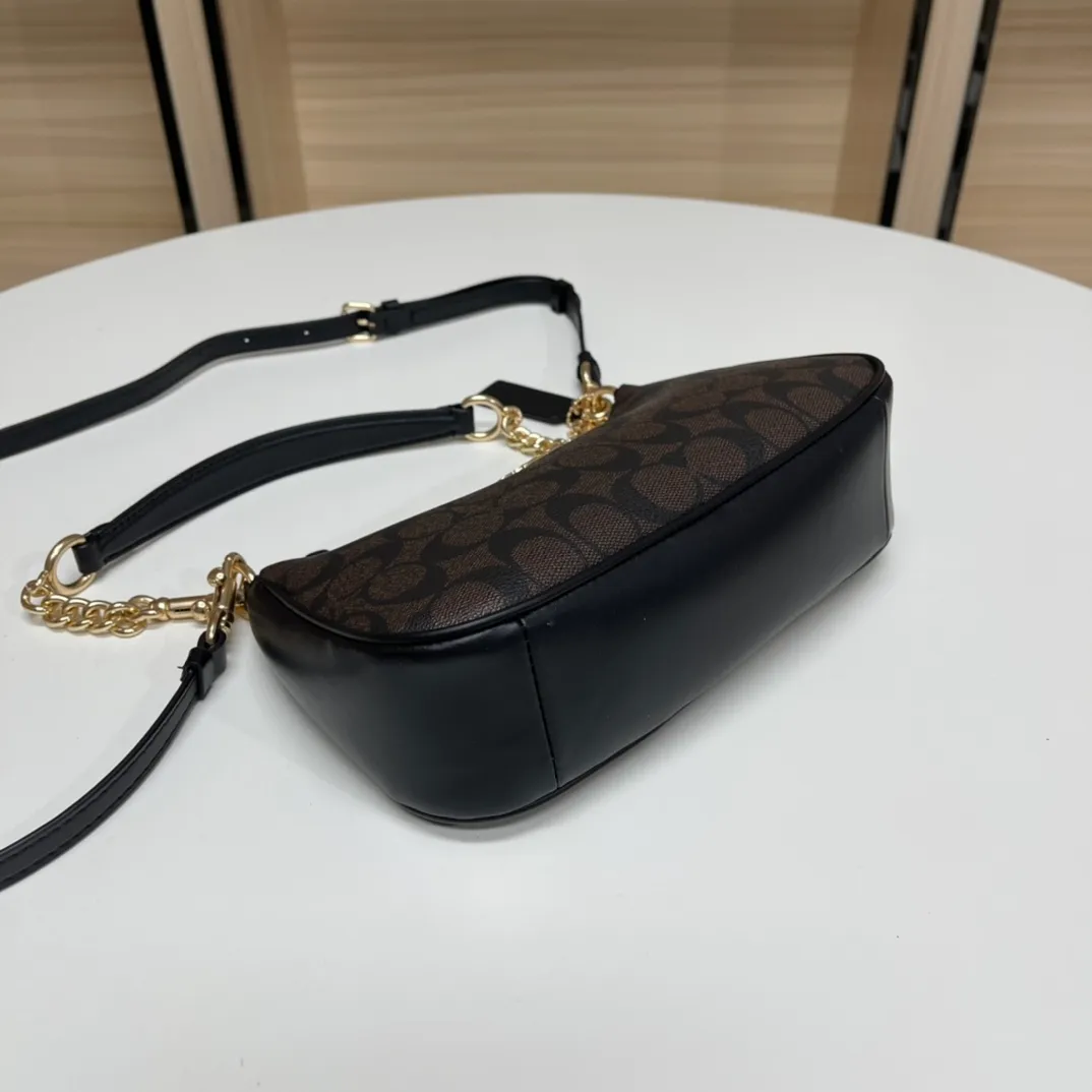 Top original order batch 380💰coach/Coach new armpit bag new style. Model 548, 209, 173. . 520 Gift】C’s Outlet women’s bag color-blocked TERI shoulder bag. . DETAILS details Material: cow leather 2 credit card slots Built-in multi-function pocket Top zipper closure, fabric lining Detachable handle with vertical length of 21cm Detachable shoulder strap with vertical length of 58cm, can be used for shoulder or crossbody Dimensions: 24.5cm (length) × 15.5cm (height) 7.5cm (width),