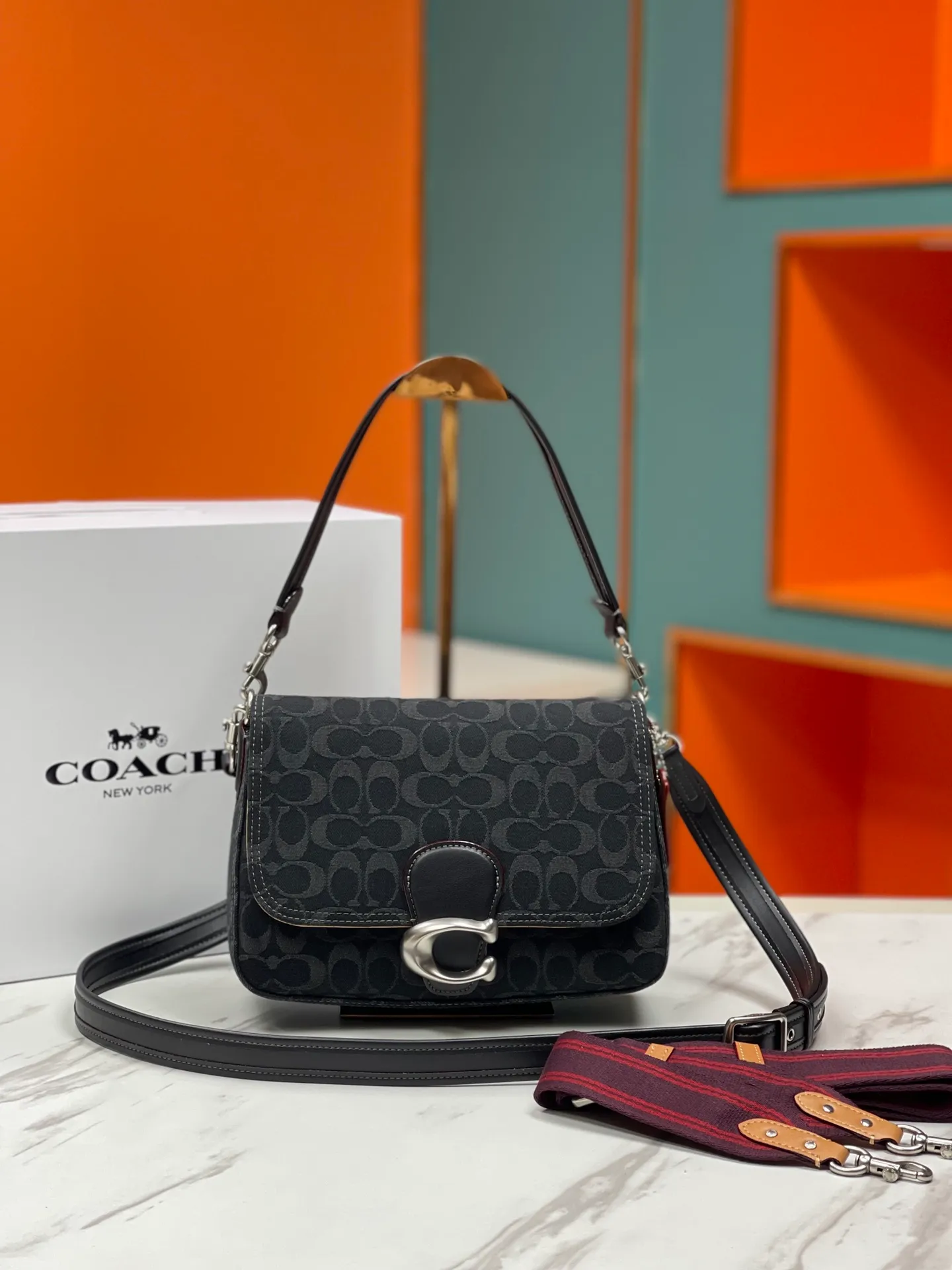 Top original order batch 480💰coach/Coach new model number: CG094 new color at the counter. 3 shoulder straps. I love Soft Tabby so much ~ Retro style has always been the current popular style. This model perfectly interprets the French retro romance. The 3 shoulder straps can be freely detached. The short shoulder strap can be used as an armpit bag or a handbag. It is very suitable for any style. It is soft and light, and the built-in capacity is super sufficient! Jue Juezi, full of gratitude! Versatile classic size: 26*15*8.5 cm,
