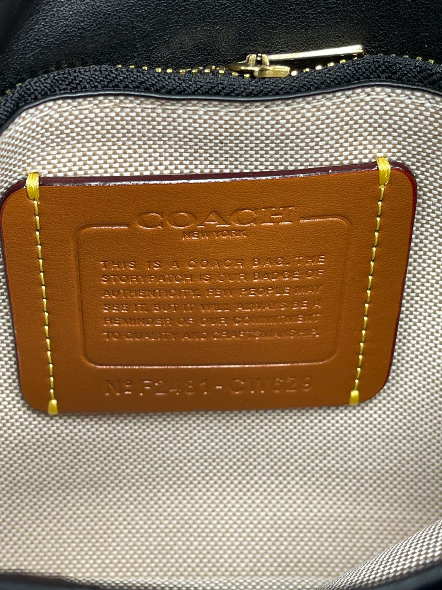 P480💰Coach’s new Square Tabby20 is retro and high-end, with a sheepskin texture. Square shoulder crossbody chain women's bag CW629, size 21×16×7. white black