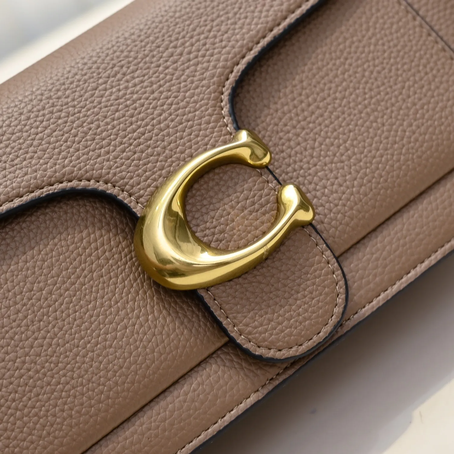 Style number: CH857 Size: 26*15*8cm