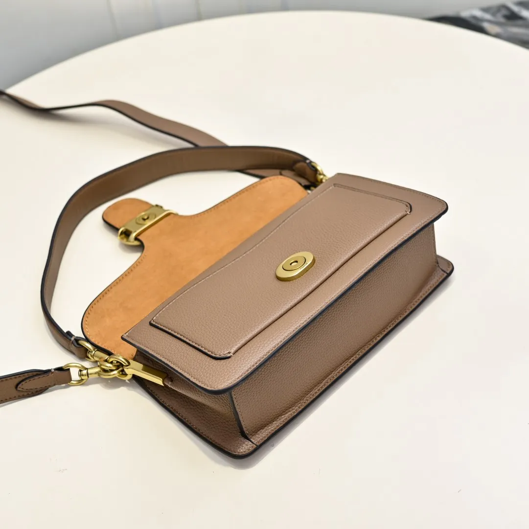 Style number: CH857 Size: 26*15*8cm