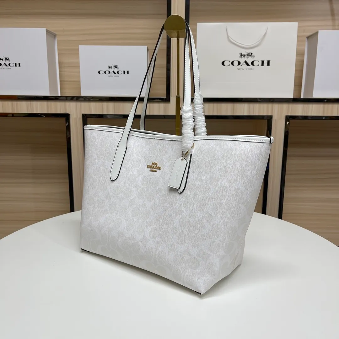 Top original order 400 in batches💰. Coach/Coach new large shopping bag. Style number: 5696& Classic presbyopic logo tote bag is super cute. It is suitable for commuting. It has a huge capacity and is also very suitable for mothers. It has a wide range of applicability, especially suitable for students, part-time workers and mothers. Size: 34*31*16 cm,