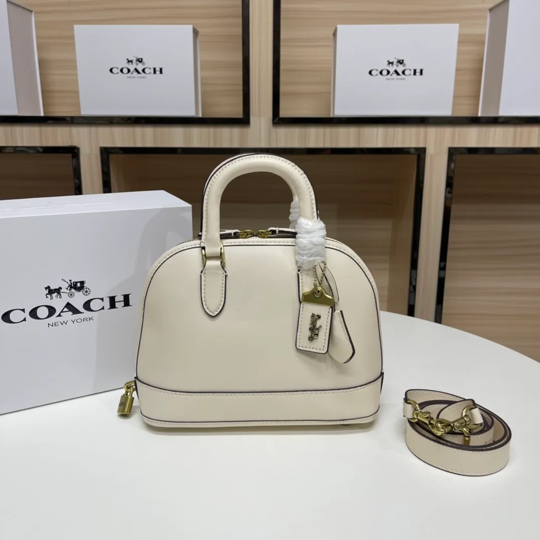Top original order, batch 500💰coach/Coach new model number: CC411 Shell bag Classic style, newly upgraded 1941 series Suitcase handle design, full of retro style Large capacity, perfect for autumn and winter handbags Smooth cowhide material Never-ending classic, every age group has a different charm when carrying it, can be matched with different styles New small design ideas, listing The key cover and padlock elements show the charm of a luxurious coach. Babies who like retro style should not miss it~ Size: 26*20*12