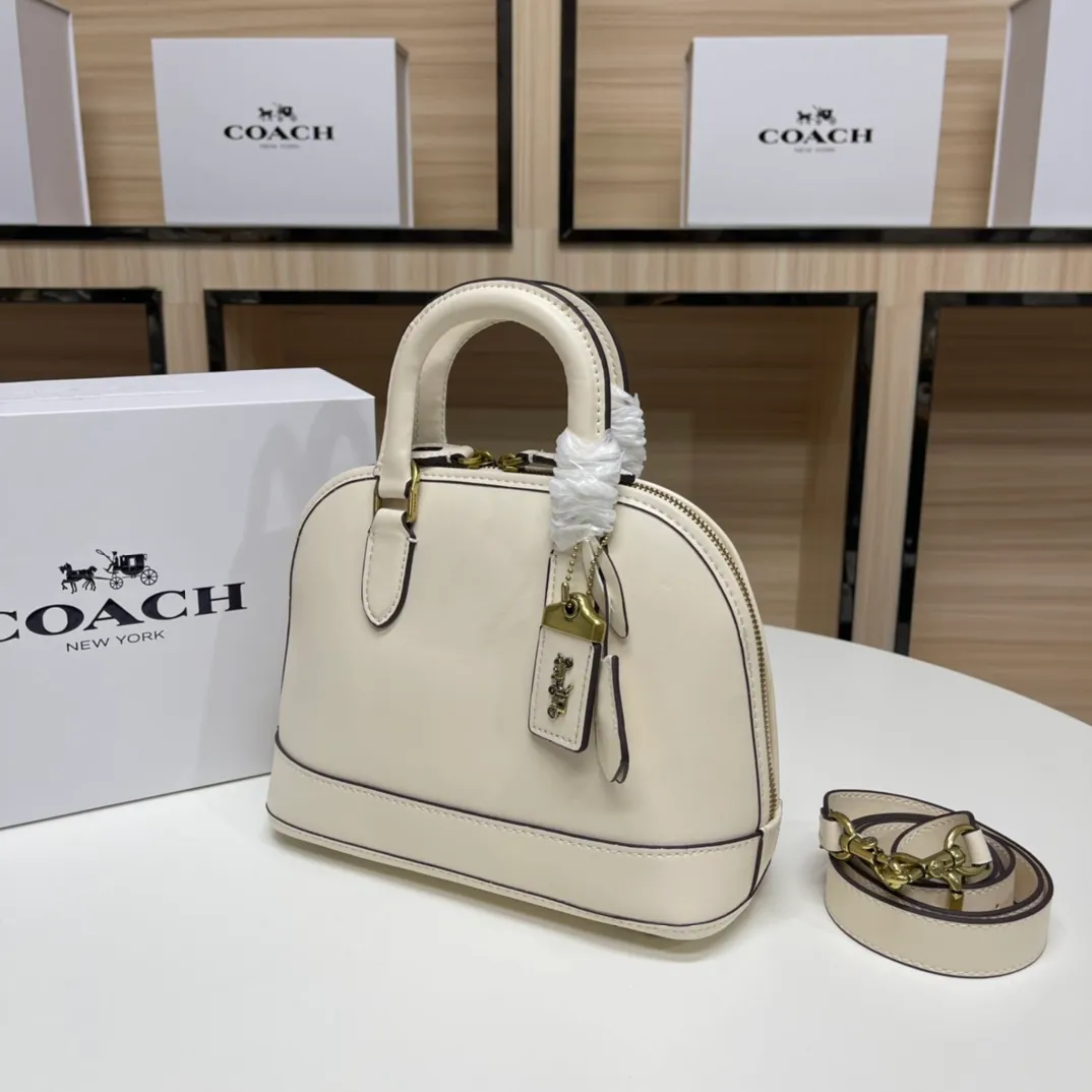 Top original order, batch 500💰coach/Coach new model number: CC411 Shell bag Classic style, newly upgraded 1941 series Suitcase handle design, full of retro style Large capacity, perfect for autumn and winter handbags Smooth cowhide material Never-ending classic, every age group has a different charm when carrying it, can be matched with different styles New small design ideas, listing The key cover and padlock elements show the charm of a luxurious coach. Babies who like retro style should not miss it~ Size: 26*20*12