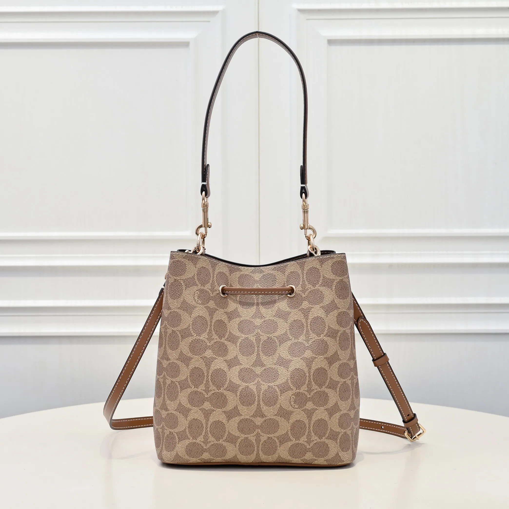 P380 [Top original order] Style number: CBH07 Size: 21.5*21.5*14cm