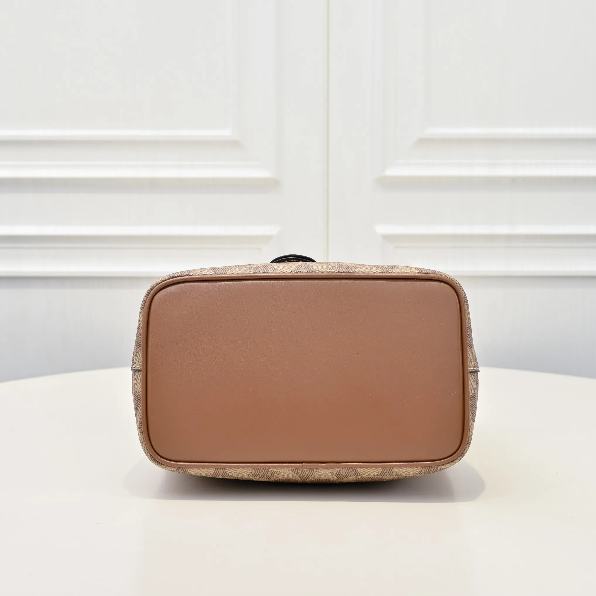 P380 [Top original order] Style number: CBH07 Size: 21.5*21.5*14cm