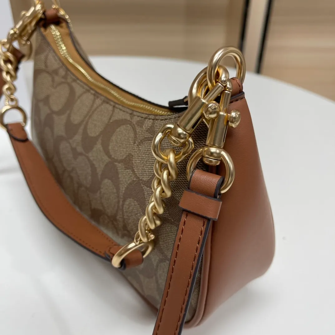 Top original order batch 380💰coach/Coach new armpit bag new model in stock. Model 548, 209, 173. C's Outlet women's bag color-blocked TERI shoulder bag. . DETAILS details Material: cow leather 2 credit card slots Built-in multi-function pocket Top zipper closure, fabric lining Detachable handle with vertical length of 21cm Detachable shoulder strap with vertical length of 58cm, can be used for shoulder or crossbody Dimensions: 24.5cm (length) × 15.5cm (height) 7.5cm (width),
