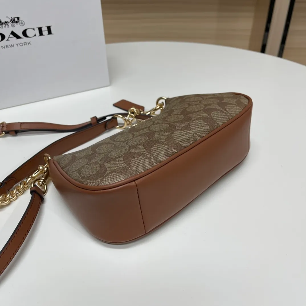Top original order batch 380💰coach/Coach new armpit bag new model in stock. Model 548, 209, 173. C's Outlet women's bag color-blocked TERI shoulder bag. . DETAILS details Material: cow leather 2 credit card slots Built-in multi-function pocket Top zipper closure, fabric lining Detachable handle with vertical length of 21cm Detachable shoulder strap with vertical length of 58cm, can be used for shoulder or crossbody Dimensions: 24.5cm (length) × 15.5cm (height) 7.5cm (width),