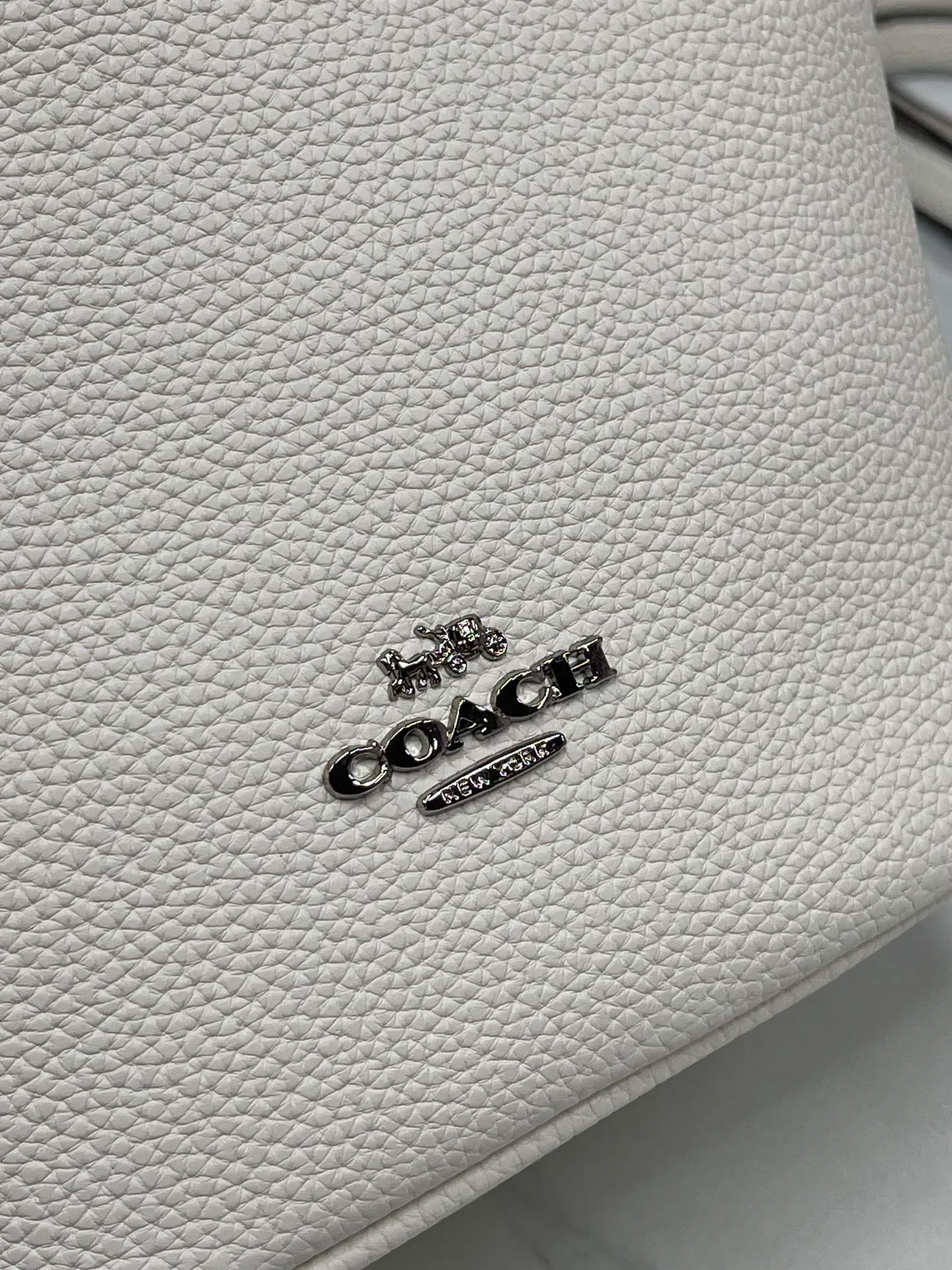 Batch 380💰COACH new models: CR168 full leather, CR256 presbyopia, HANNA bucket bag, hand-held crossbody bag, vegetable basket, small body, large capacity, good-looking and practical 19.5*17.5*13cm