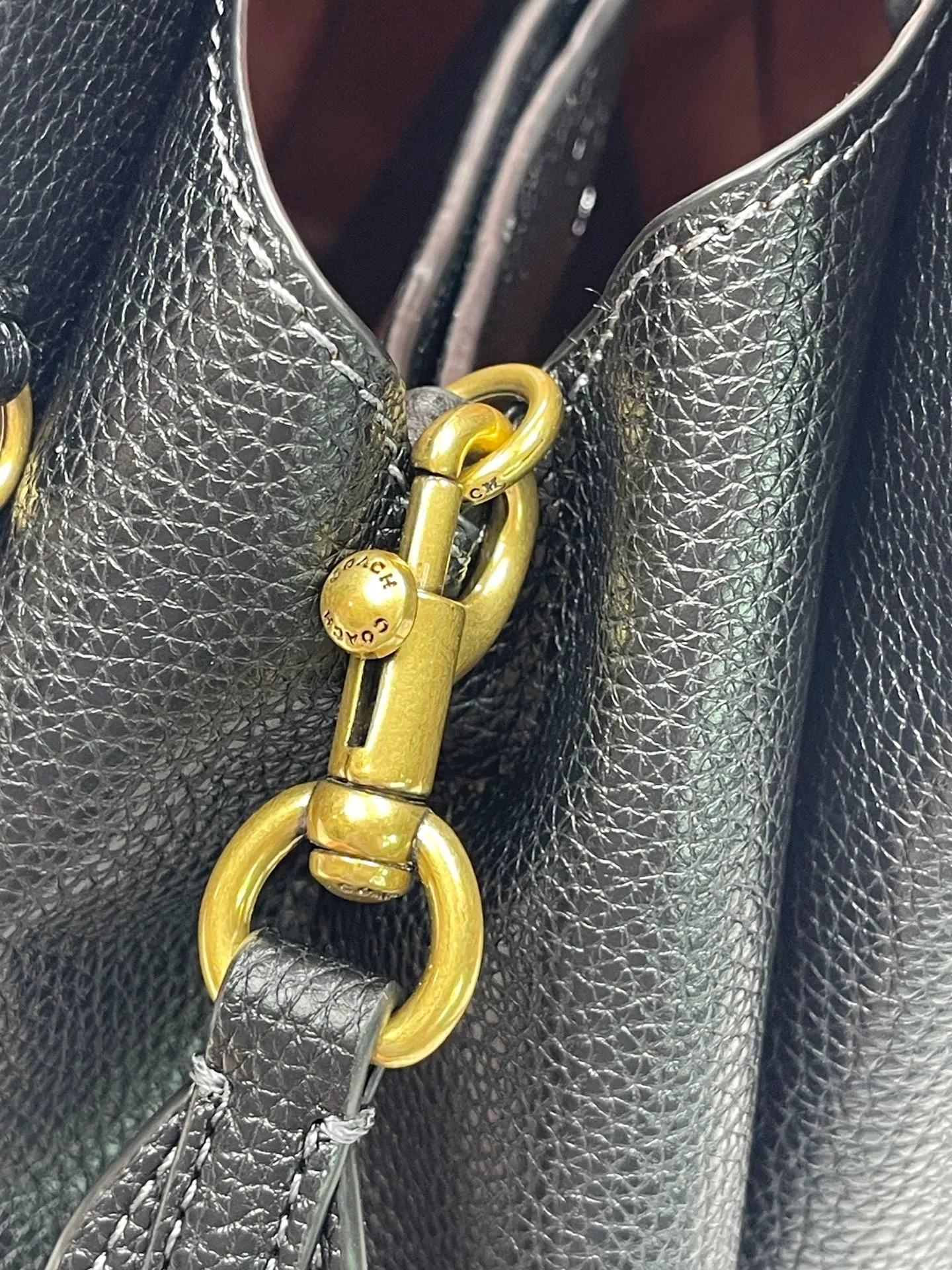 Top original order batch 460💰Coach/Coach new September vegetable basket is huge and beautiful. Coach model CM545. September new LANA vegetable basket bag. The bag shape is simple and elegant, and can be used for daily items. It is small enough and can be carried by hand or cross-body. Daily items can be placed completely. It is medium-sized and can be carried by hand or cross-body. Size 22.31.13.