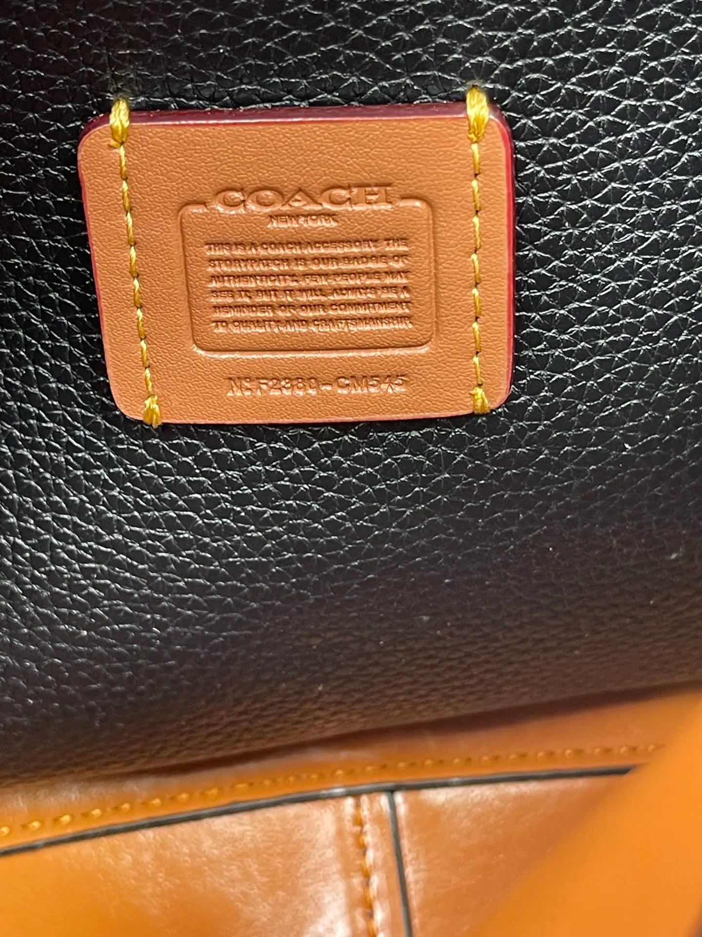 Top original order batch 460💰Coach/Coach new September vegetable basket is huge and beautiful. Coach model CM545. September new LANA vegetable basket bag. The bag shape is simple and elegant, and can be used for daily items. It is small enough and can be carried by hand or cross-body. Daily items can be placed completely. It is medium-sized and can be carried by hand or cross-body. Size 22.31.13.