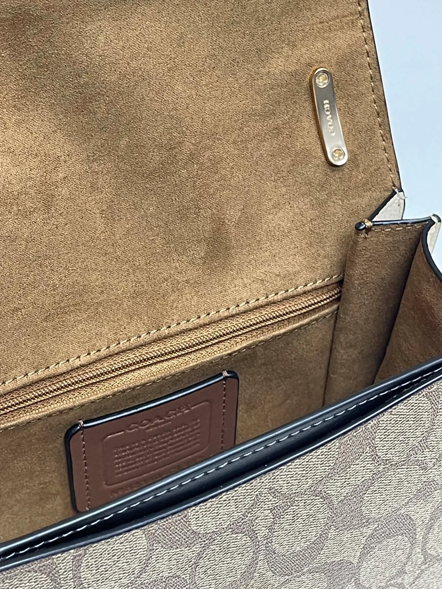 Top original order batch 440💰coach/Coach new model latest August new product model CL462 Morgan series is a must-have for Valentine’s Day gifts. Exquisite, compact and playful, wear-resistant and scratch-resistant. The built-in compartment can accommodate a variety of personal belongings. Girls don’t have to worry about their belongings when going out. The shoulder strap can be adjusted diagonally or on one shoulder. Super practical