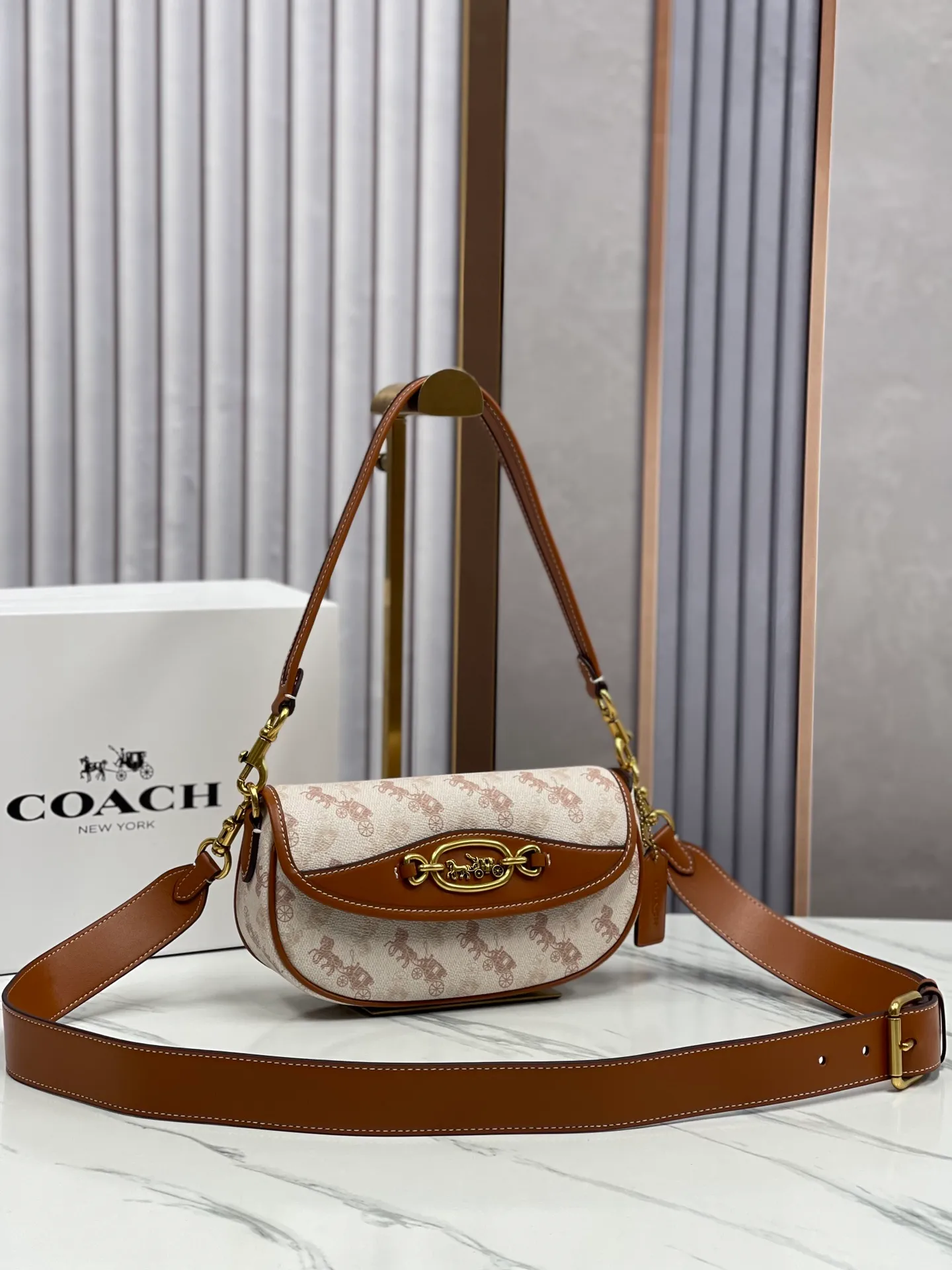 Batch 440💰coach/Coach new women's saddle bag CR511 shoulder cross-body handbag HARLEY23 retro lock bag armpit bag size: 22*13*5