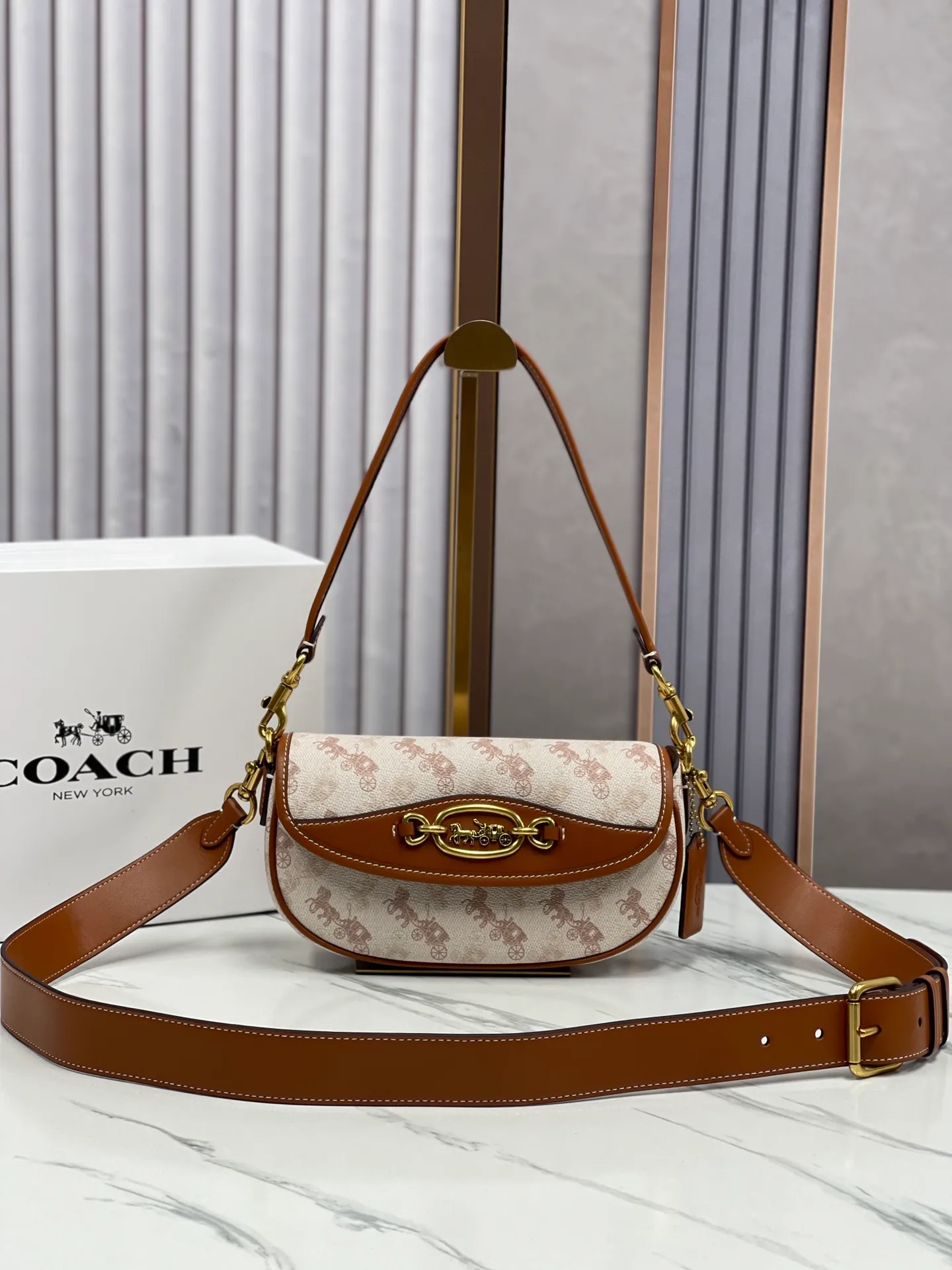 Batch 440💰coach/Coach new women's saddle bag CR511 shoulder cross-body handbag HARLEY23 retro lock bag armpit bag size: 22*13*5