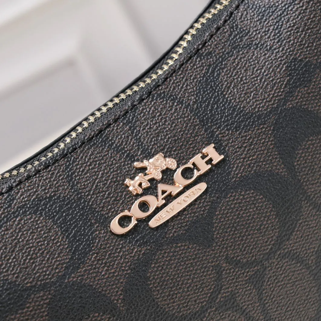 P260 [Top original order] Coach's new Teri underarm bag CA548 is larger than the mahjong bag, and the capacity zipper arc is more beautiful. It is equipped with two shoulder straps. The bag body is simple and elegant, and the stiff structure shows a capable and neat temperament. Dimensions: 24.5cm long x 13cm high x 6cm wide