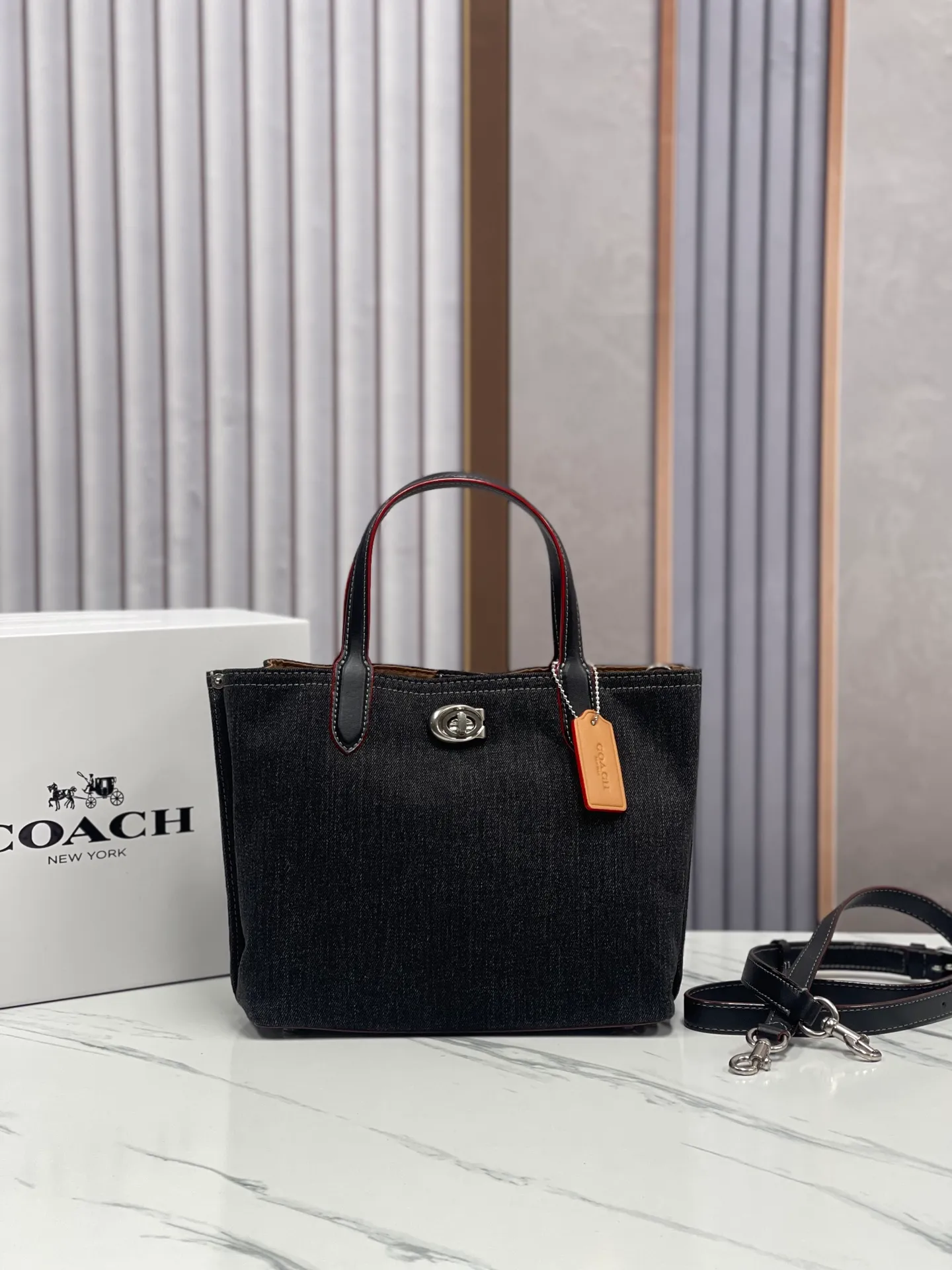 Batch 420💰coach/Coach new April new CR708 vegetable basket, denim champagne spring flavor ten vegetable basket with three compartments and practicality, it is simply the best partner for spring travel, it is so versatile with white skirts and jeans. #Size 24/20/10.